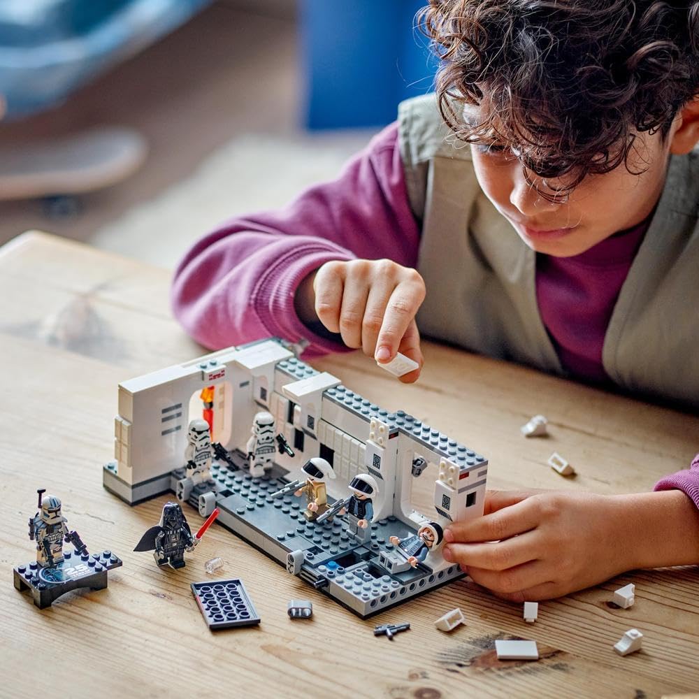 LEGO Star Wars Boarding the Tantive IV Set 75387 – Baubares Spielset für 8+ 13