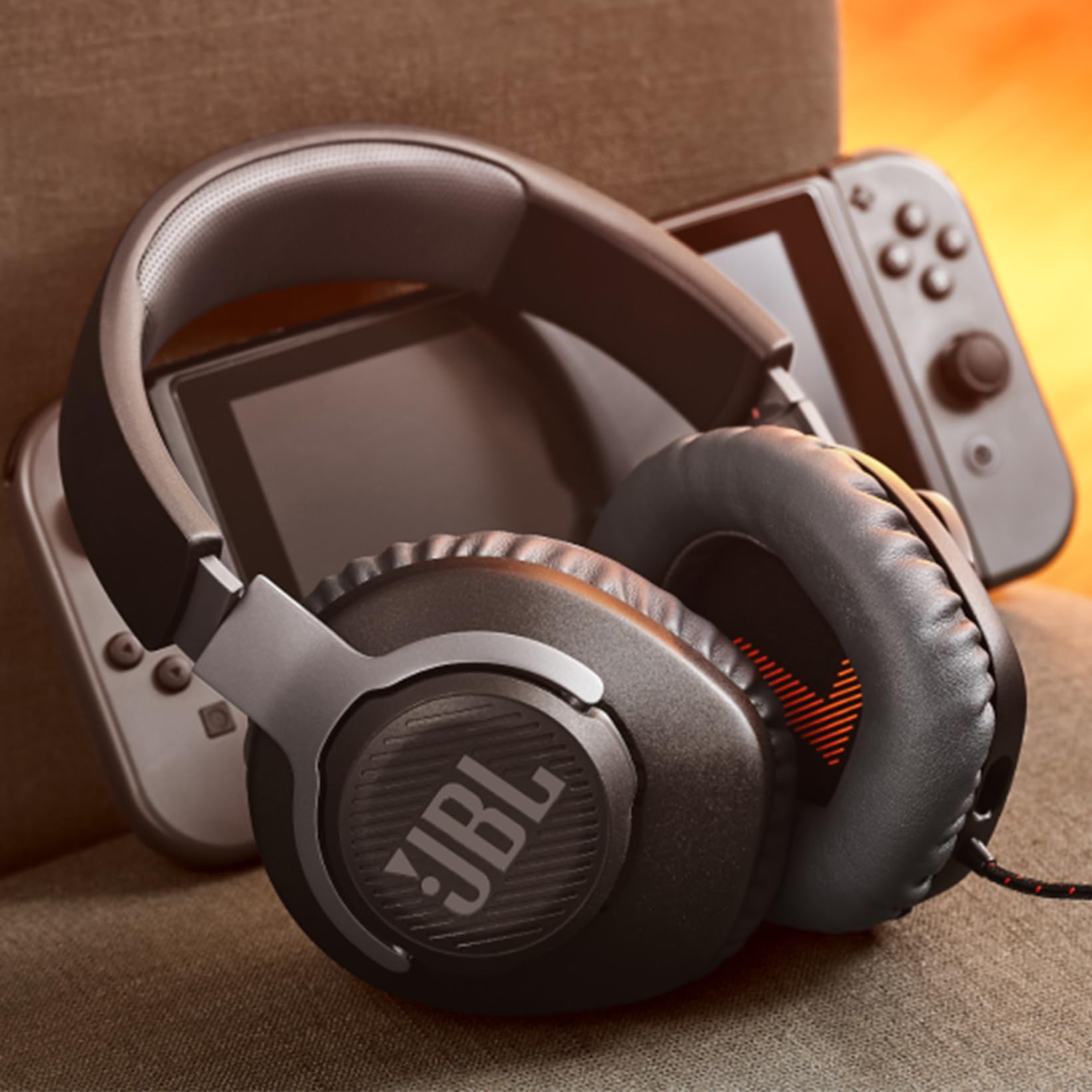 JBL Quantum 100 Wired Over-Ear Gaming Headset with Detachable Boom Mic [PC] 5