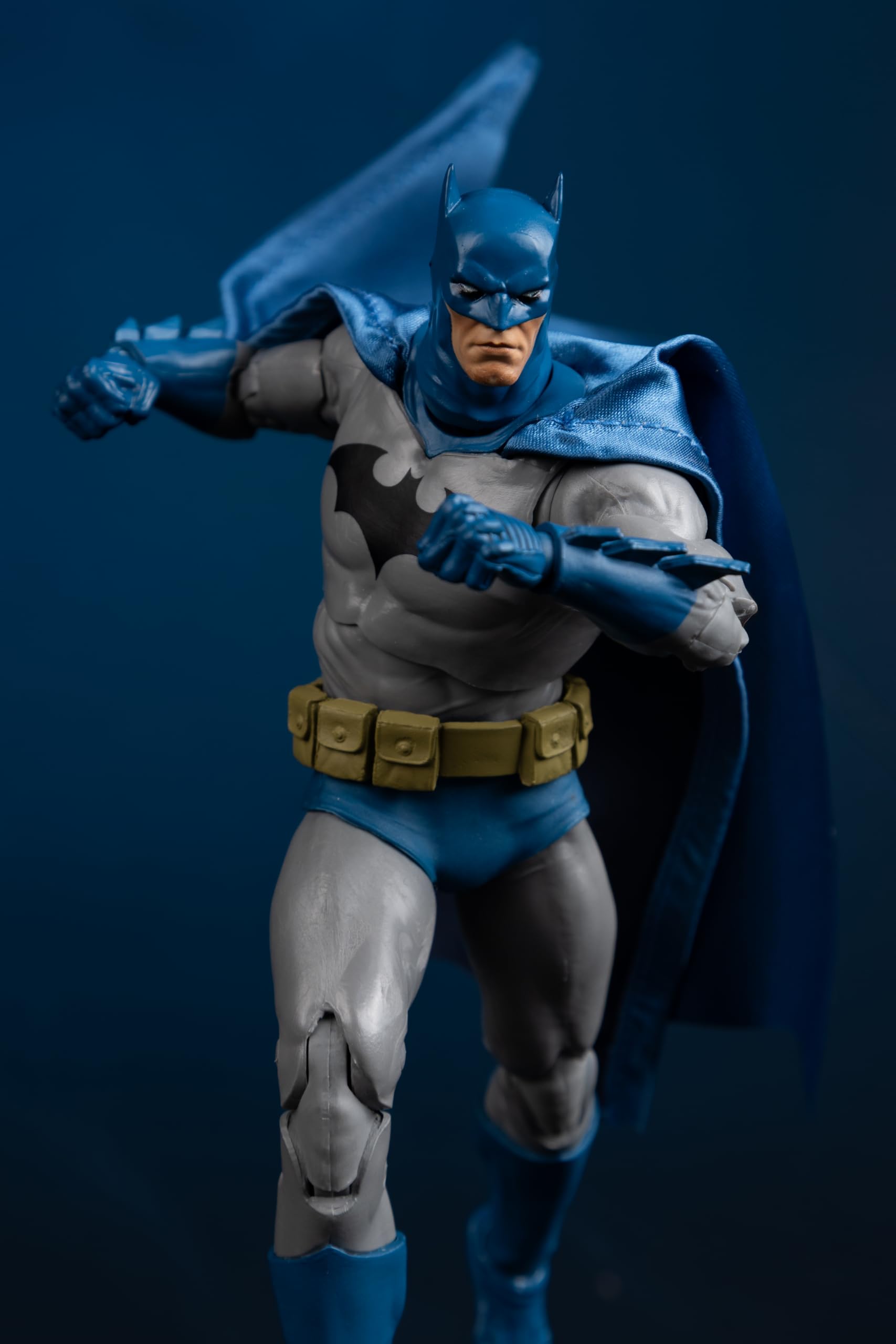 McFarlane DC Multiverse Batman (Batman: Hush 2) 7in Action Figure | Ultra Articulation