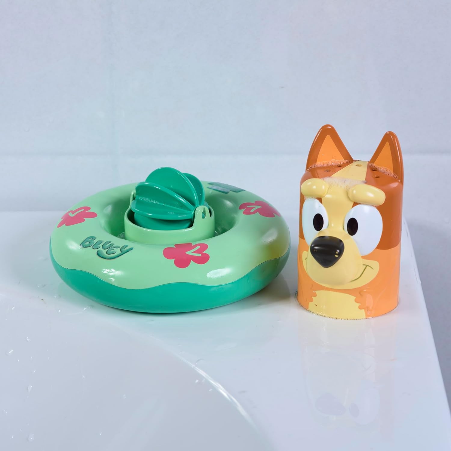 TOMY Toomies Bluey Splash and Float Bingo - Bath Toy Cup with Water Wheel for 18 Months+ 3