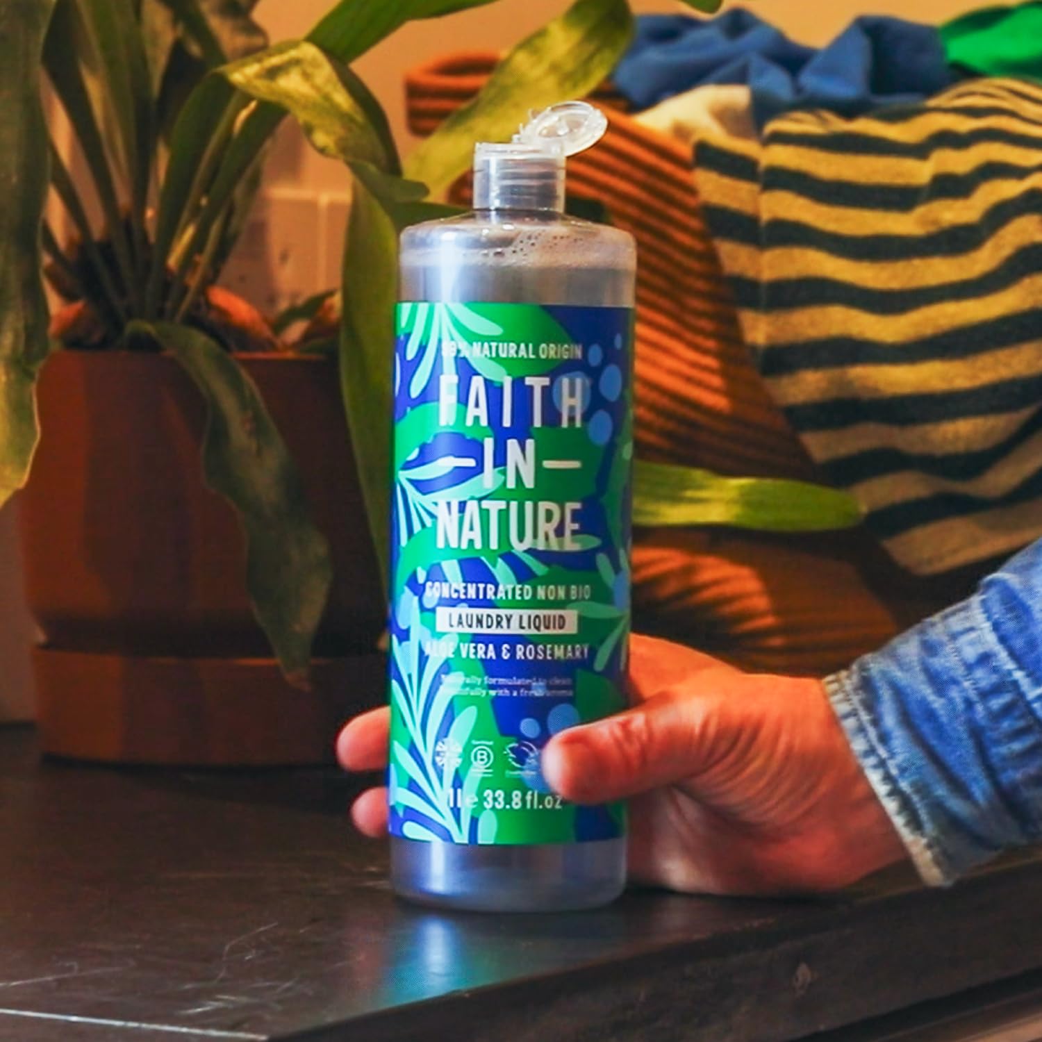 FAITH IN NATURE Laundry Liquid with Aloe Vera - Super Concentrated | 1L | Approx. 30 Washes 5