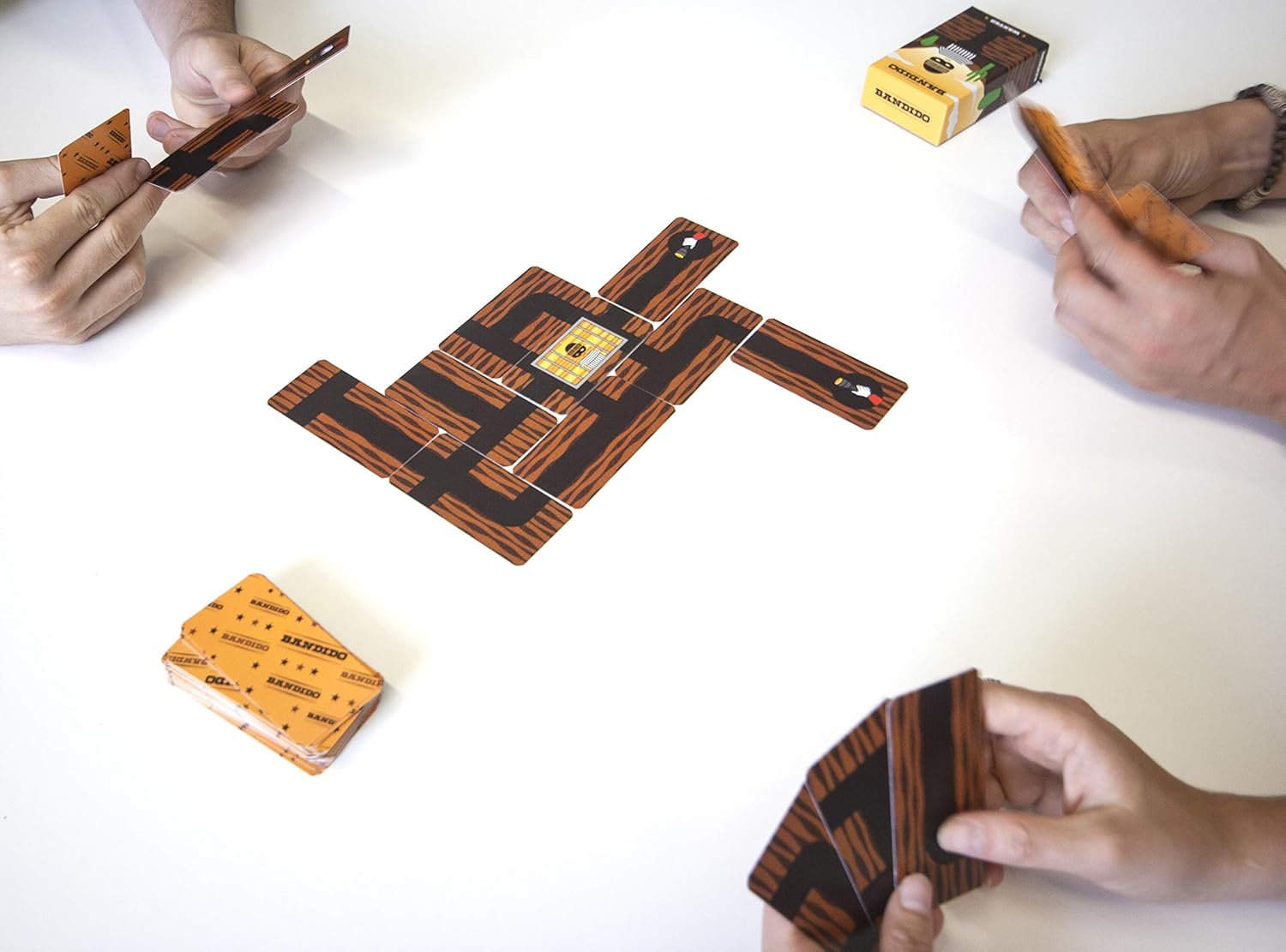 Helvetiq Bandido Card Game 11