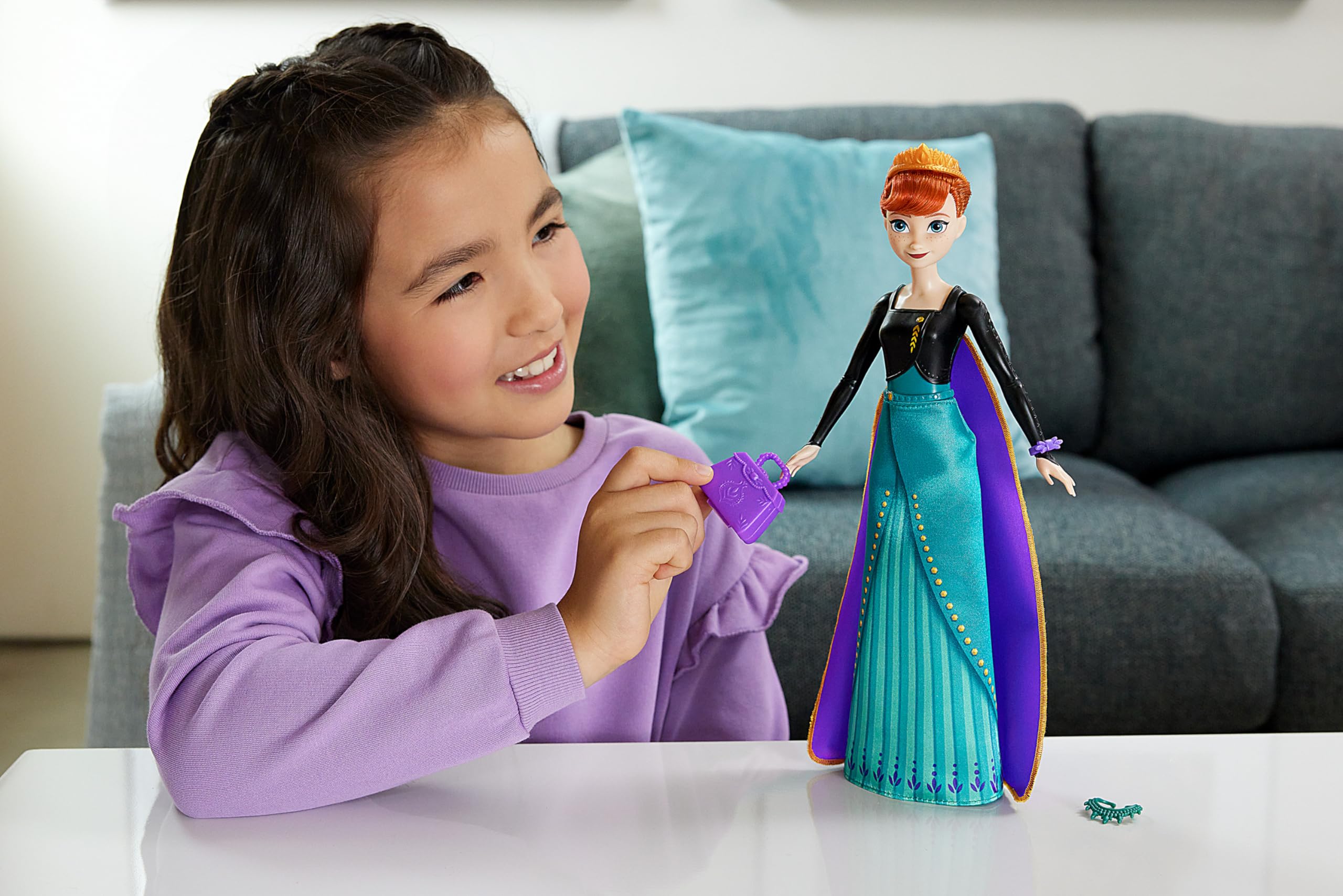 Mattel Disney Frozen Anna Spin & Reveal Fashion Doll Set with 11 Surprises 7