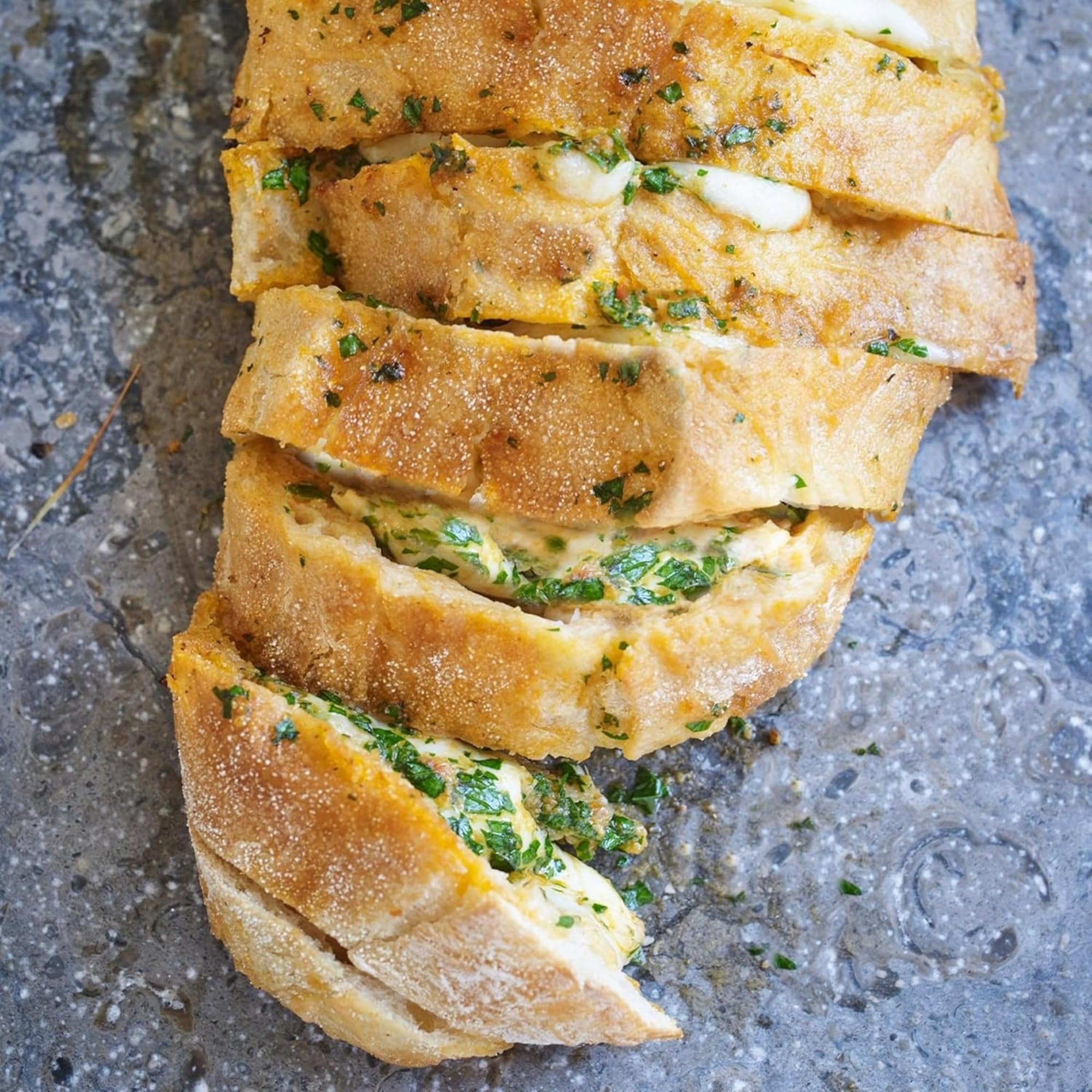 Sacla Italian Organic Vegetarian Basil Pesto Sauce - 190g 5