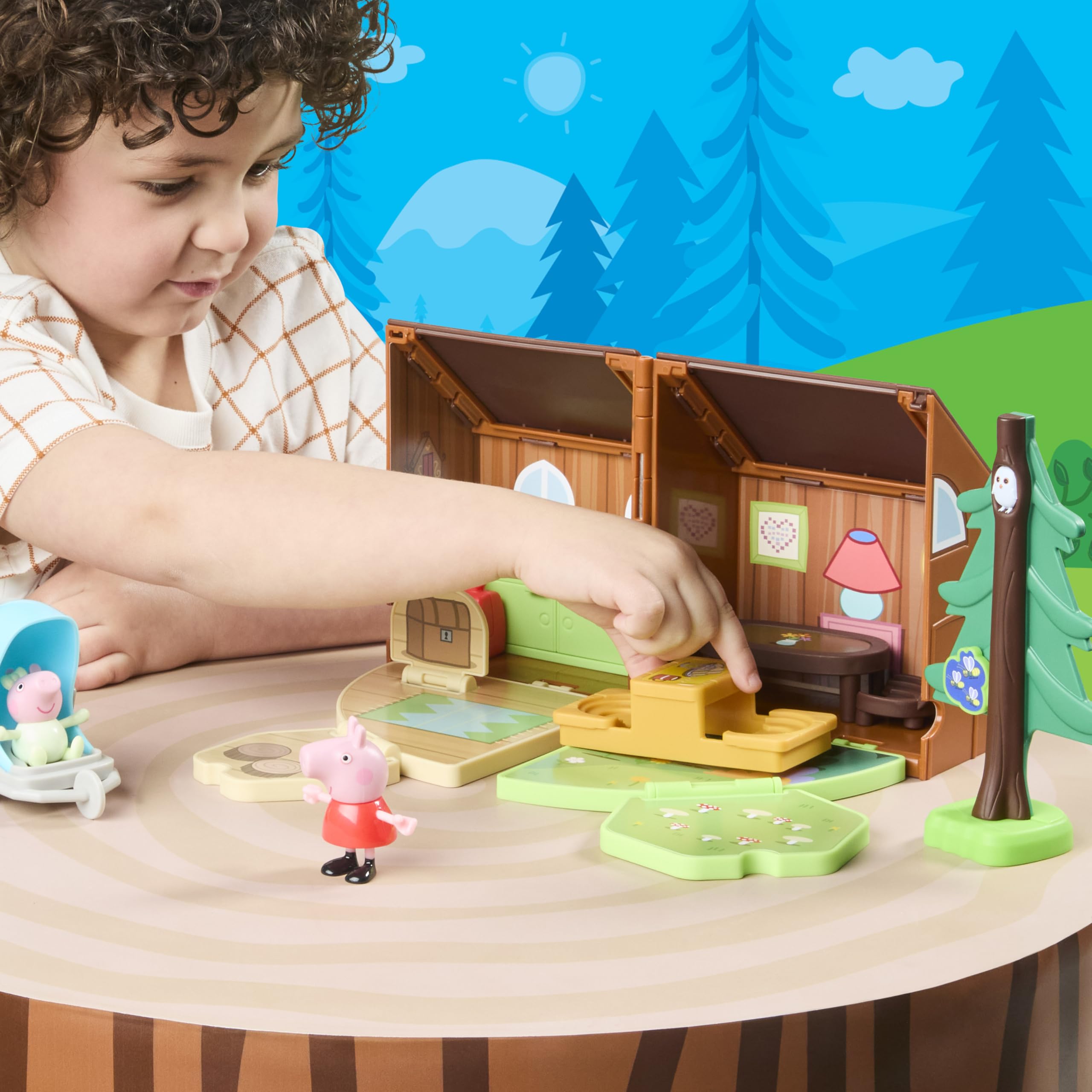 Peppa Pig Peppa's Travels: Cabin Adventure Playset with Fold-Up House, 2 Figures, 6 Accessories | Ages 3+ 5