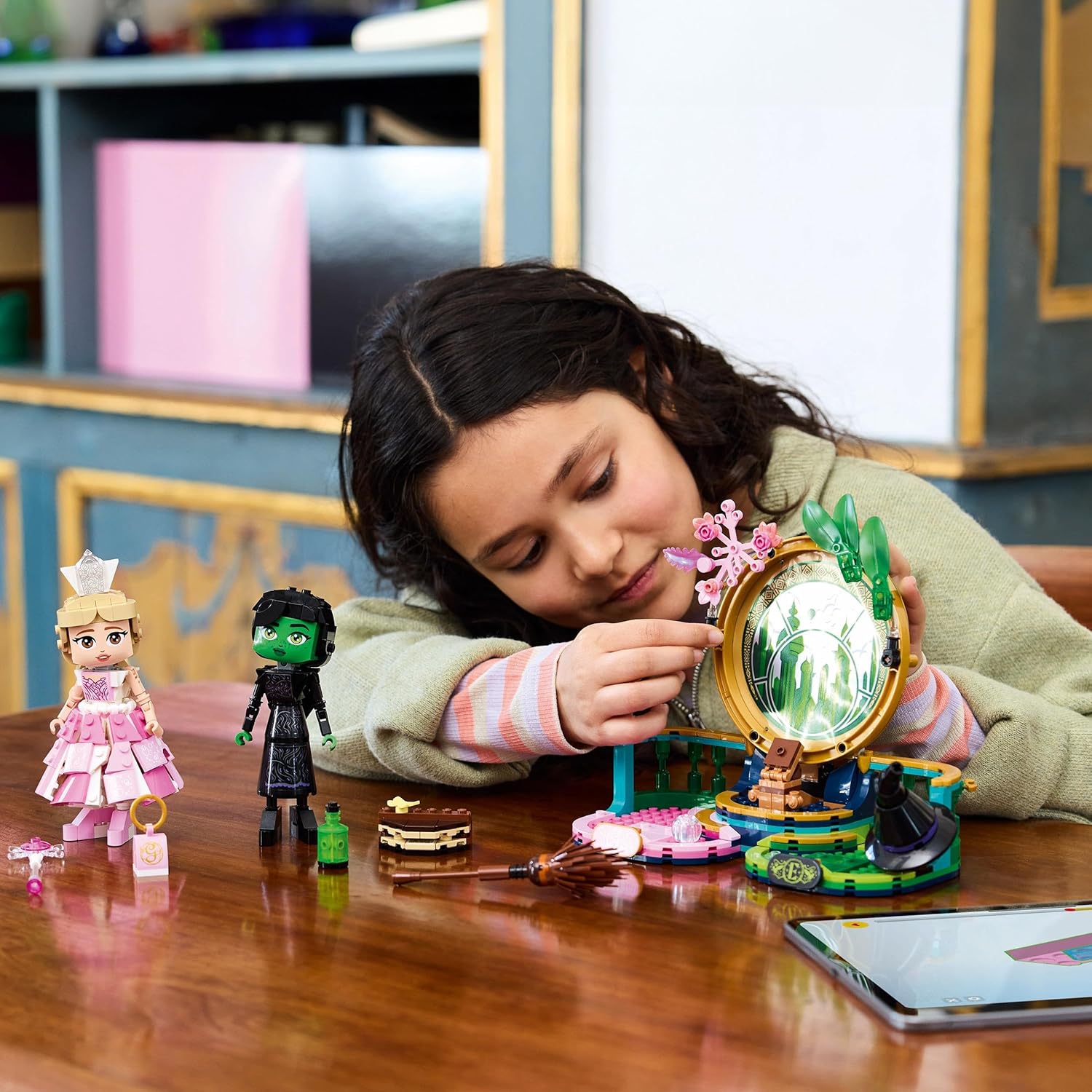 LEGO Wicked Elphaba & Glinda Figures 75682 - Building Set for 10+ Year Olds 2