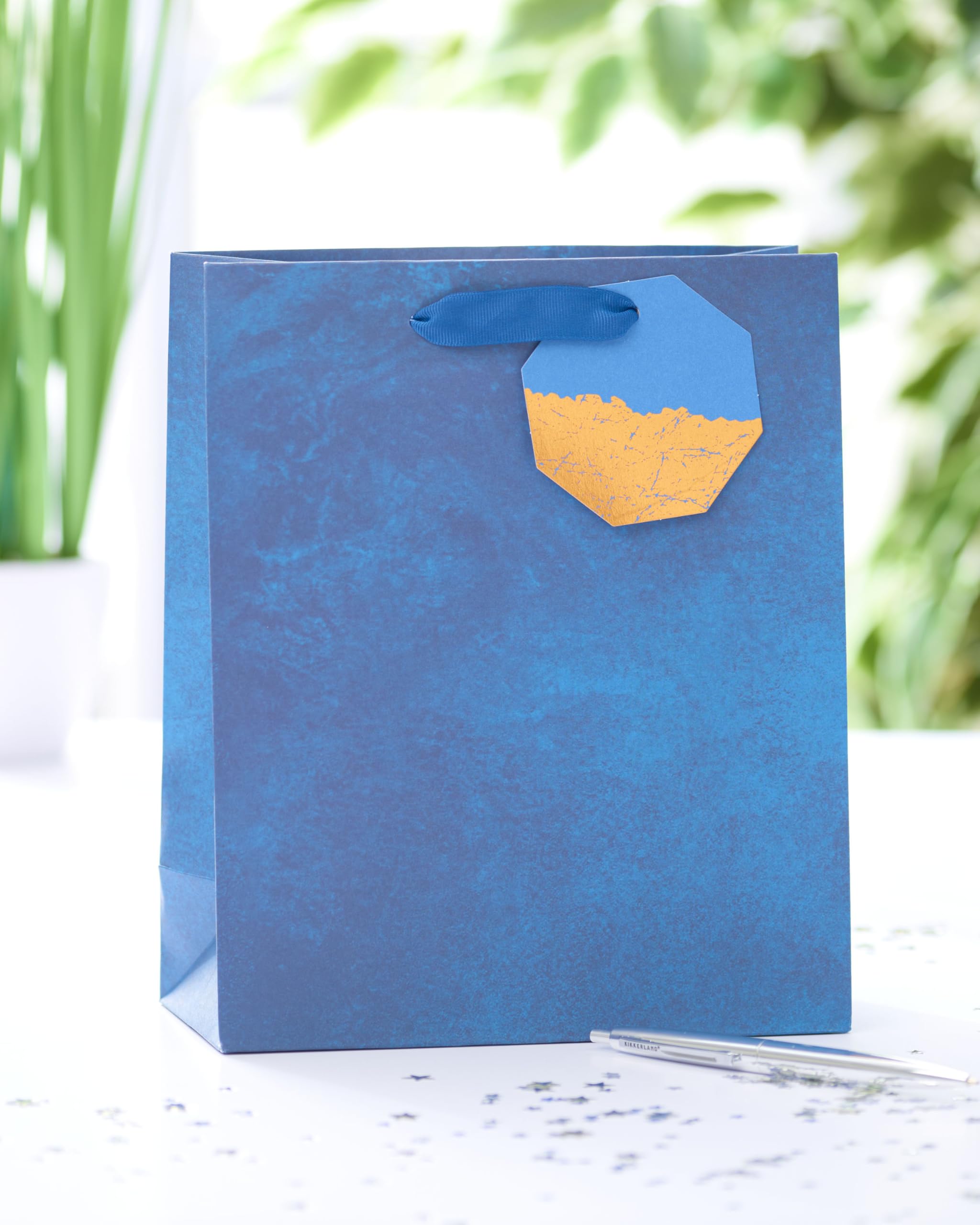 UK Greetings Medium Gift Bag - Navy with Graphite Design & Copper Foil Tag | 22.8 x 19 cm 3