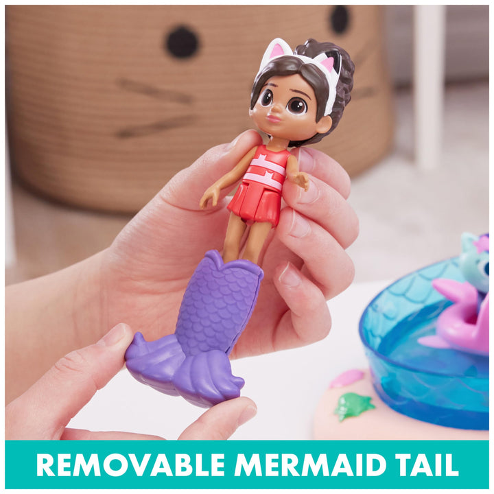Gabby’s Dollhouse, Purr-ific Pool Playset with Gabby and MerCat Figures, Colour-Changing Mermaid Tails and Pool Accessories Kids’ Toys for Ages 3 and Up