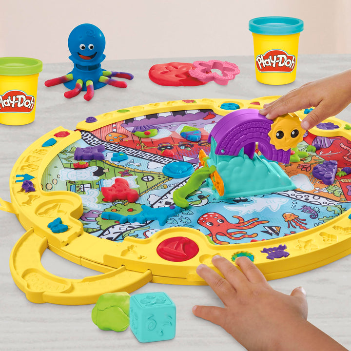 Play-Doh Fold and Go Playmat Starter Playset - Creative Arts & Crafts Toy for Kids 3+