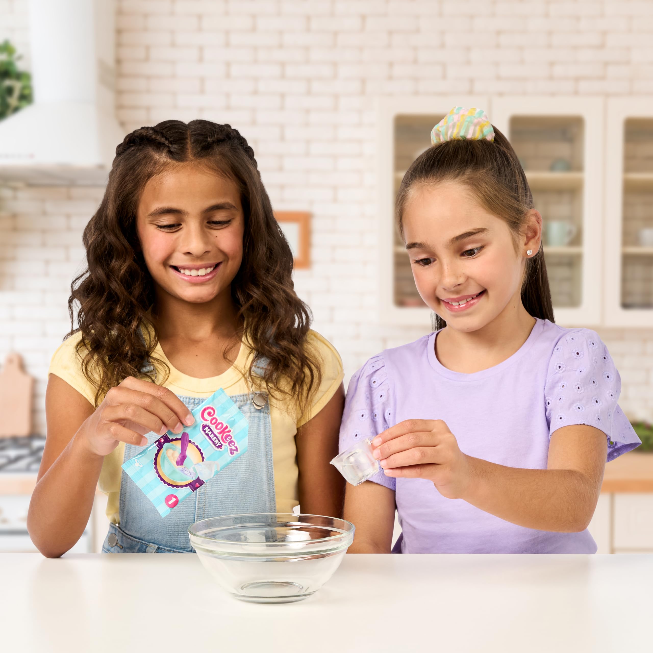 Cookeez Makery Freezy Cakez - Mix & Decorate Interactive Plush Playset for Kids 5-12 6