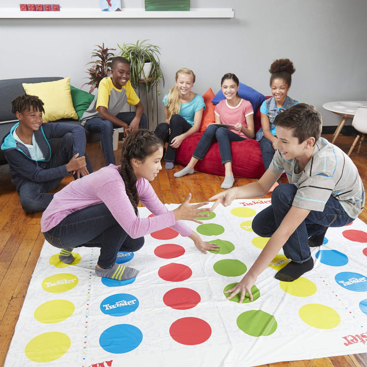 Hasbro Gaming Twister Ultimate - Bigger Mat, More Spots, Family Party Game for Kids Ages 6+