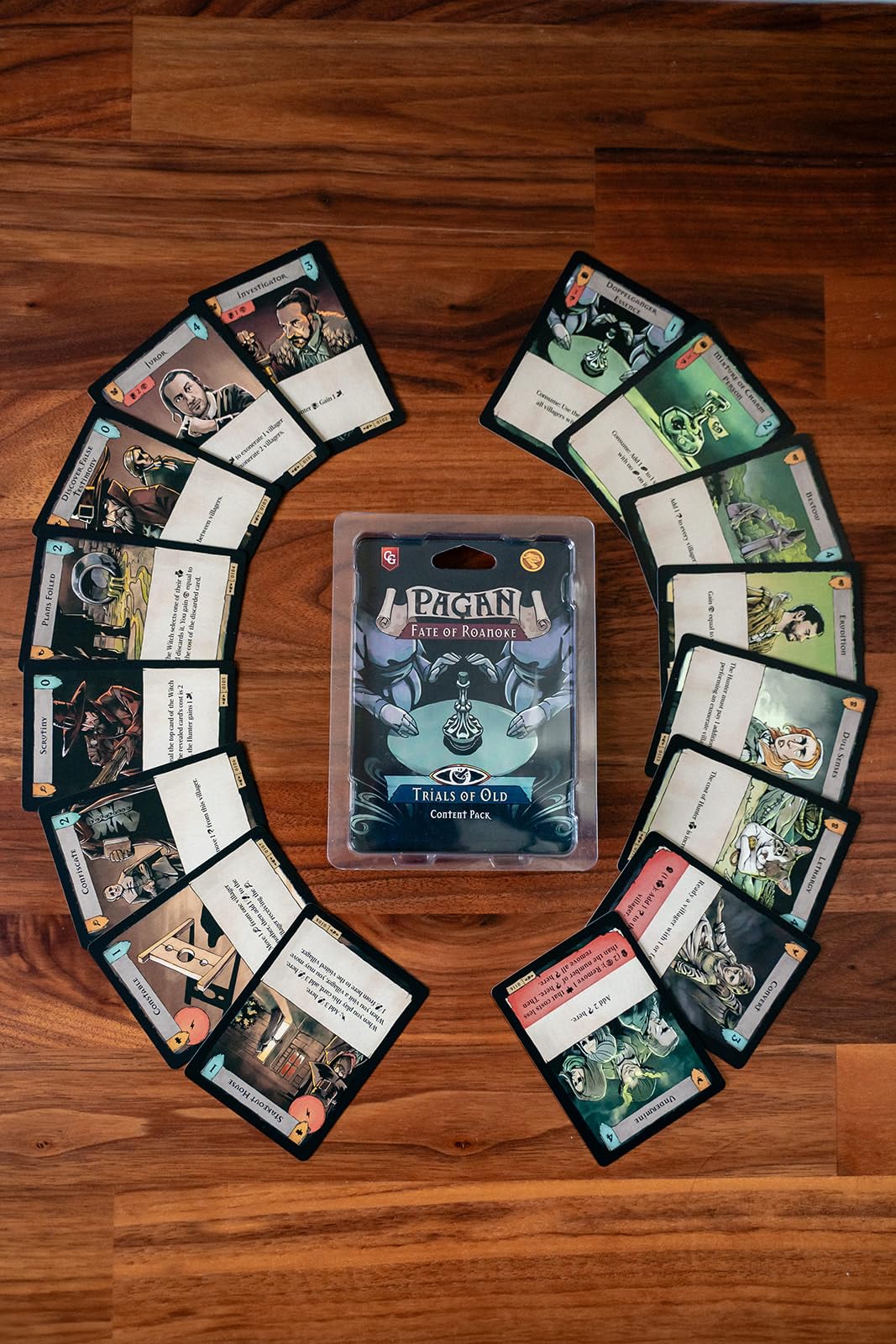 Capstone Games Pagan: Fate of Roanoke Trials of Old Erweiterungspaket – Asymmetrisches Deduktionskartenspiel für 2 Spieler 6