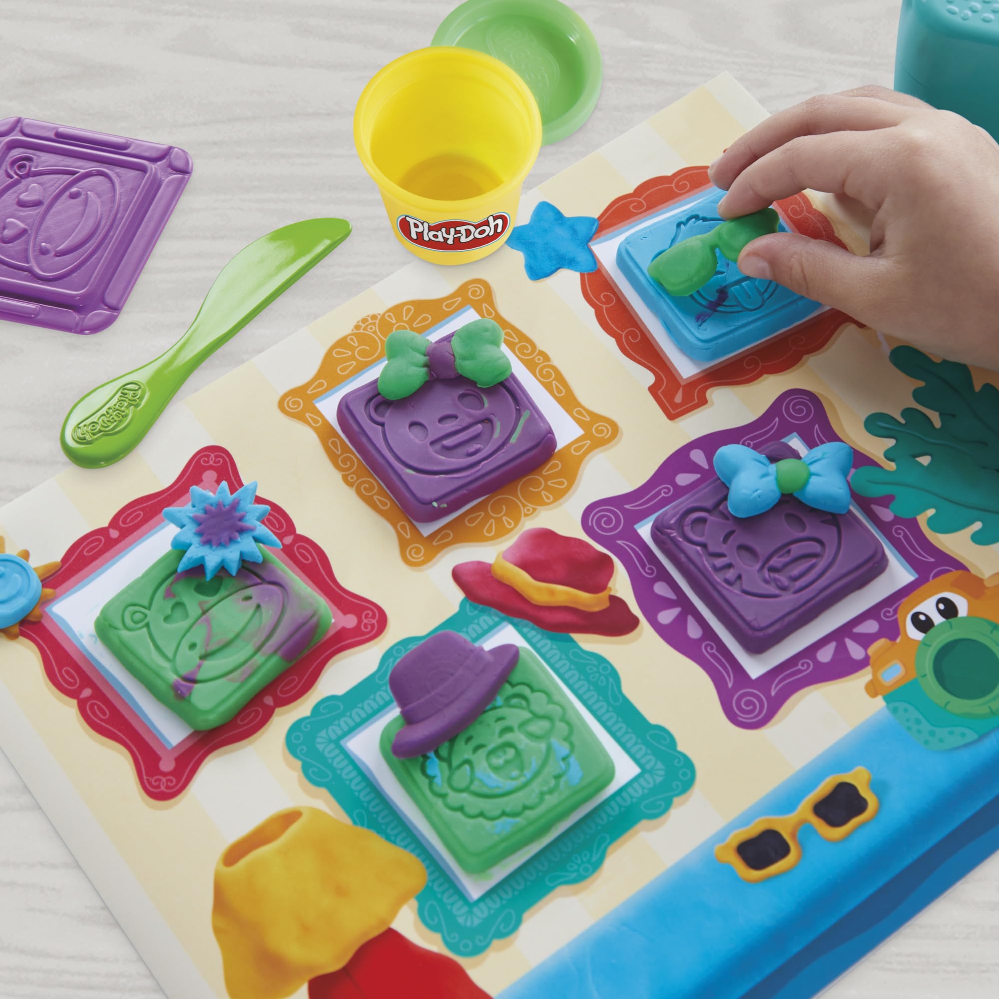 Play-Doh Photo Fun Spielzeugkamera-Starterset – Tiergesichter zum Drücken und Stempeln, für Kinder ab 2 Jahren 9
