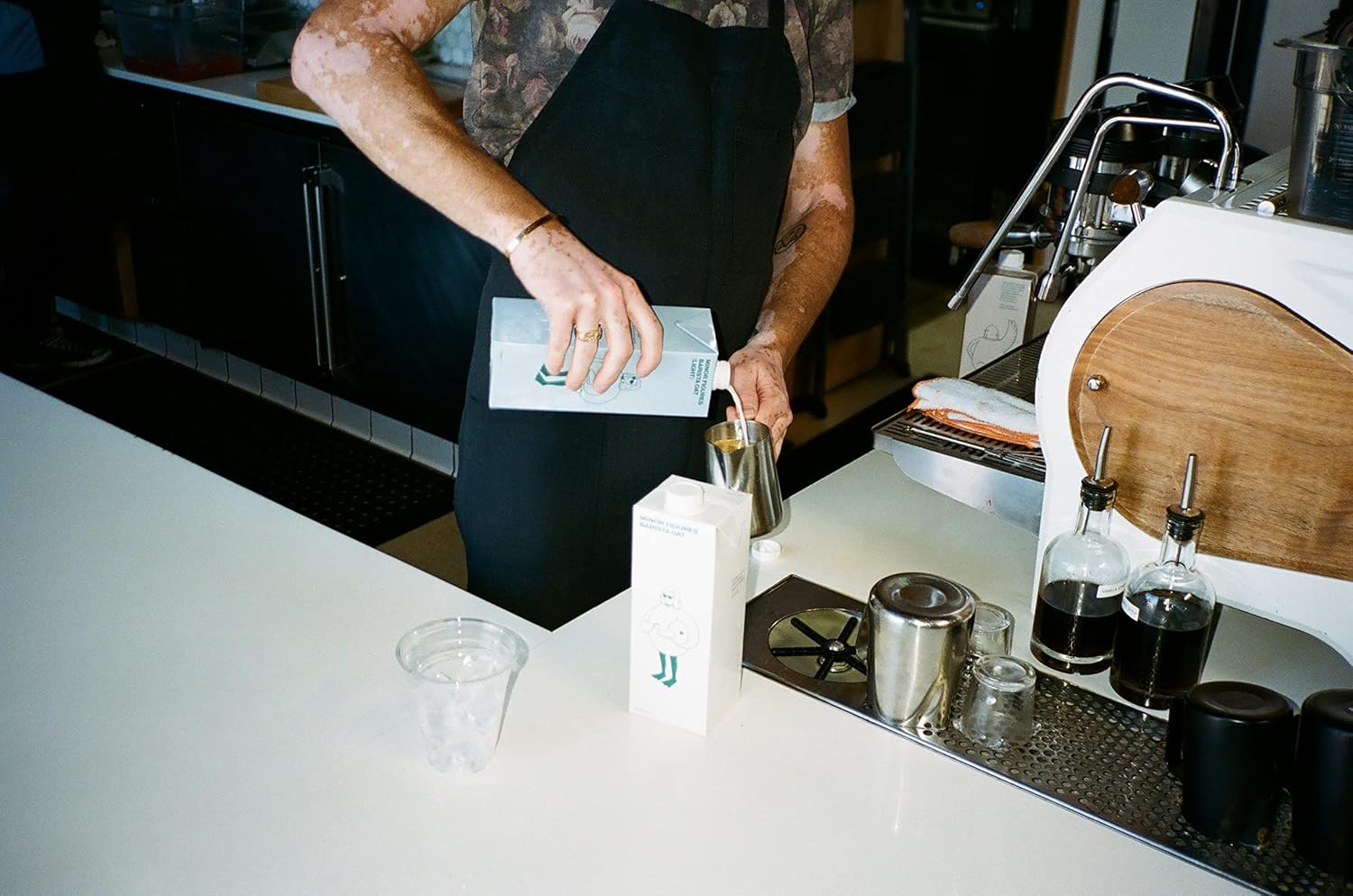 Minor Figures Barista Oat Milk, 1L (Long Life) - Dairy Free, No Added Sugar, Vegan 6