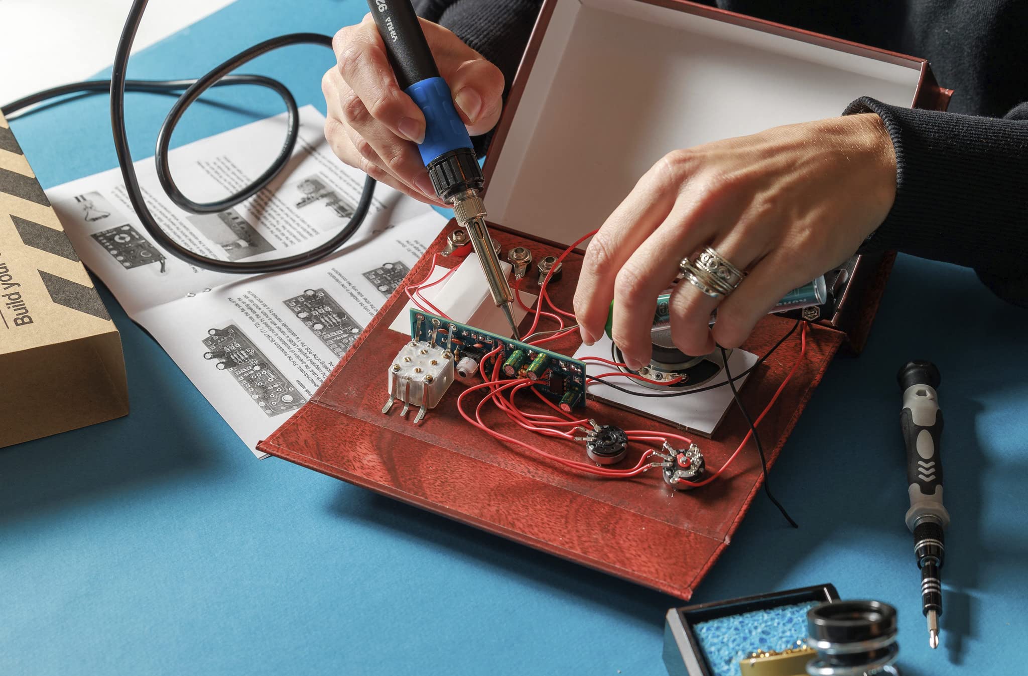 EIGHT Build Your Own Tube Radio Kit - Educational Electronics Project for Ages 14+ 11