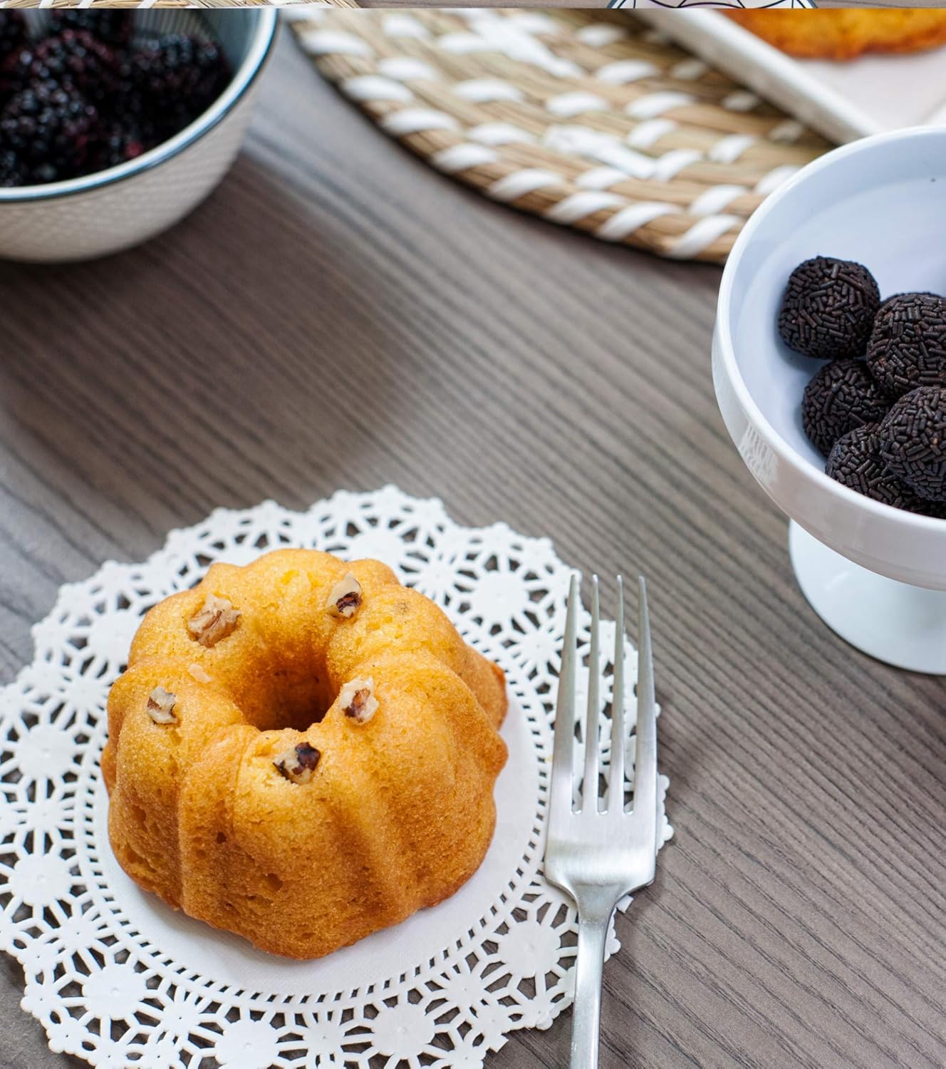 Tortuga Golden Original Rum Cake with Walnuts, 454g 9