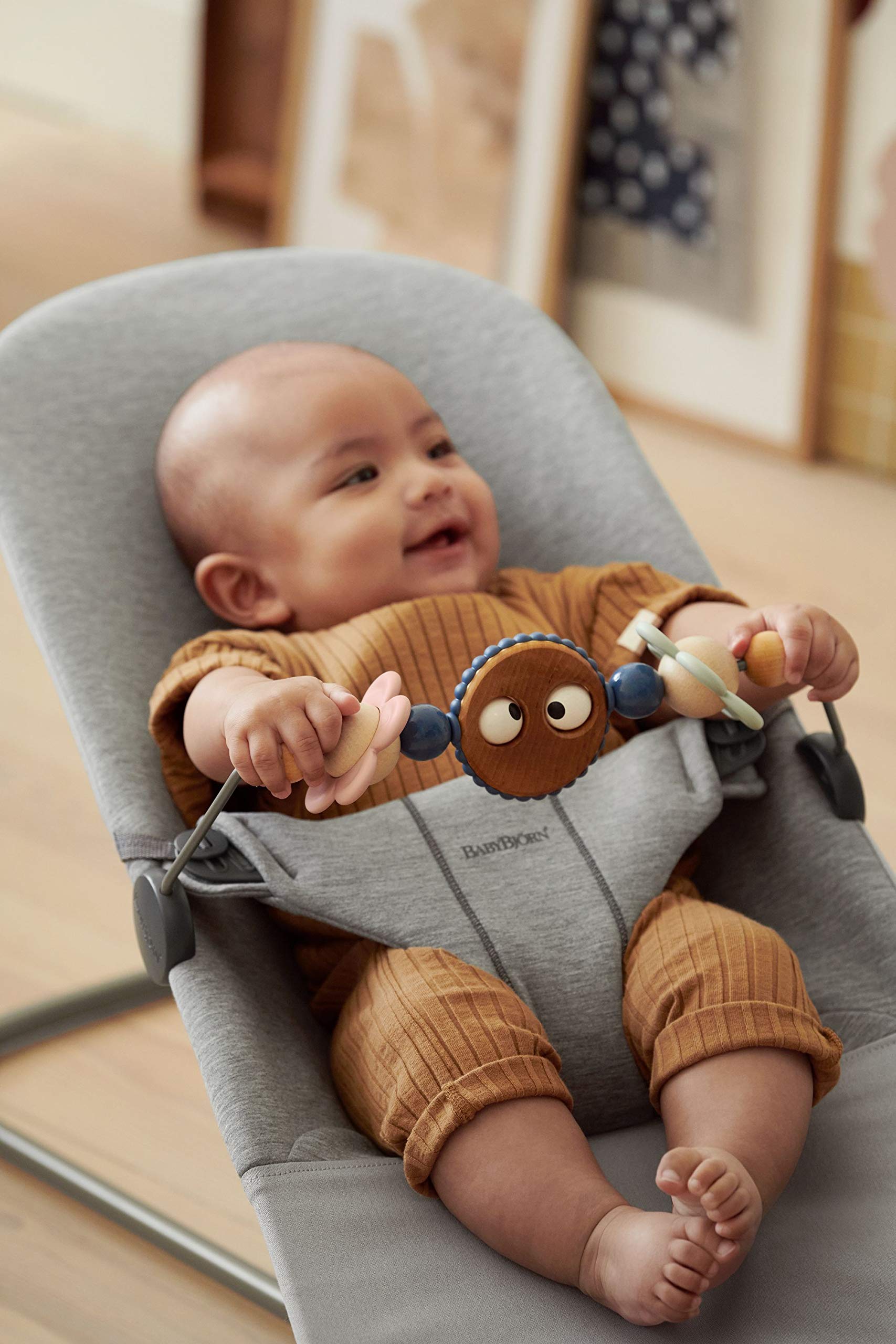 BabyBjörn Googly Eyes Toy for Bouncer – Pastel Wood Toy for 0-2 Years 4