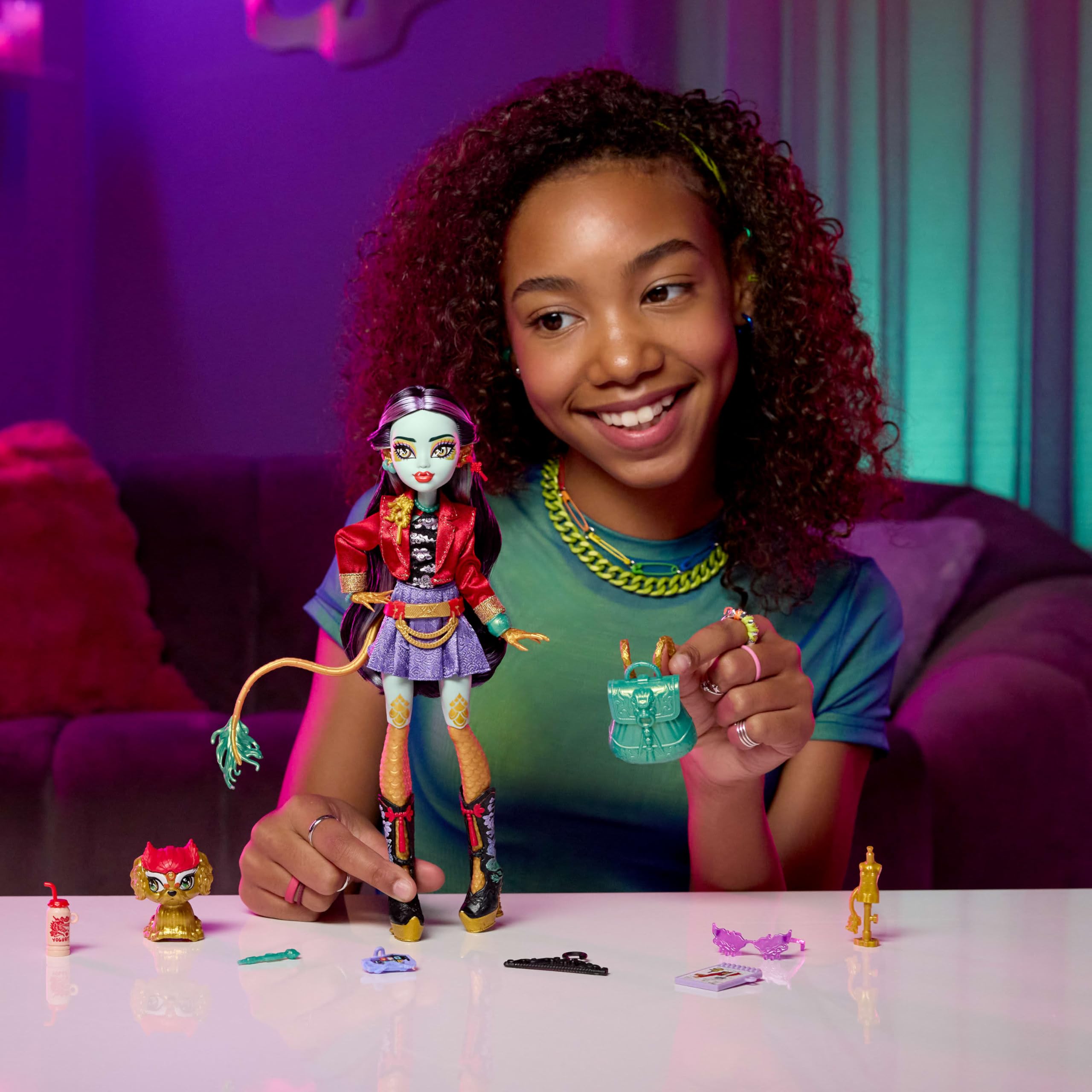 Monster High Jinafire Long Doll with Pet Cloudy 'Yun Yun' & Accessories - Dragon Fashion Doll for Ages 4-10 4