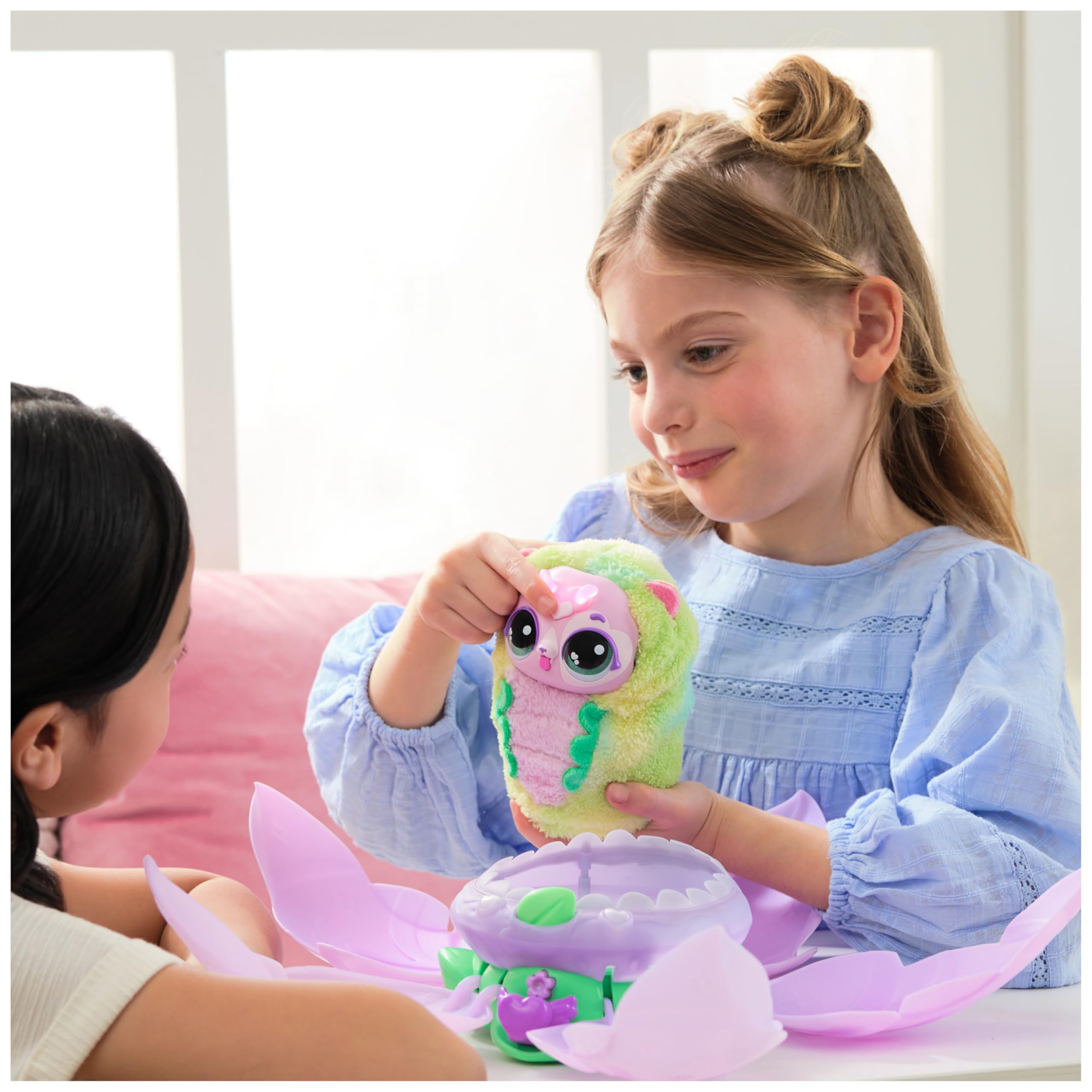 HATCHIMALS Bloomables Puppyfly Surprise Interactive Toy with Flower and Accessories 13