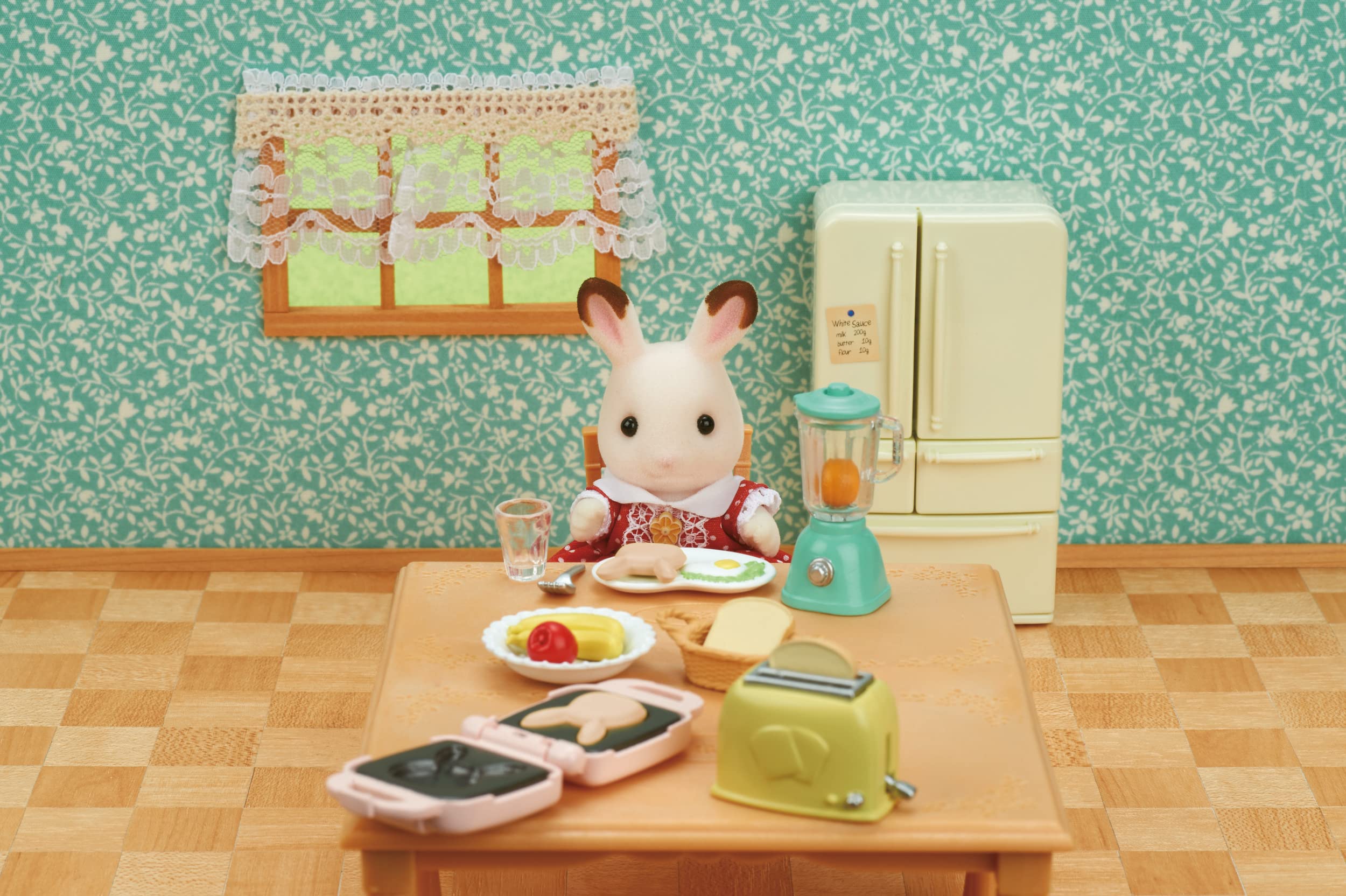 Sylvanian Families Breakfast Playset 5444 - 21 Piece Miniature Kitchen Furniture Set for Ages 3+ 4