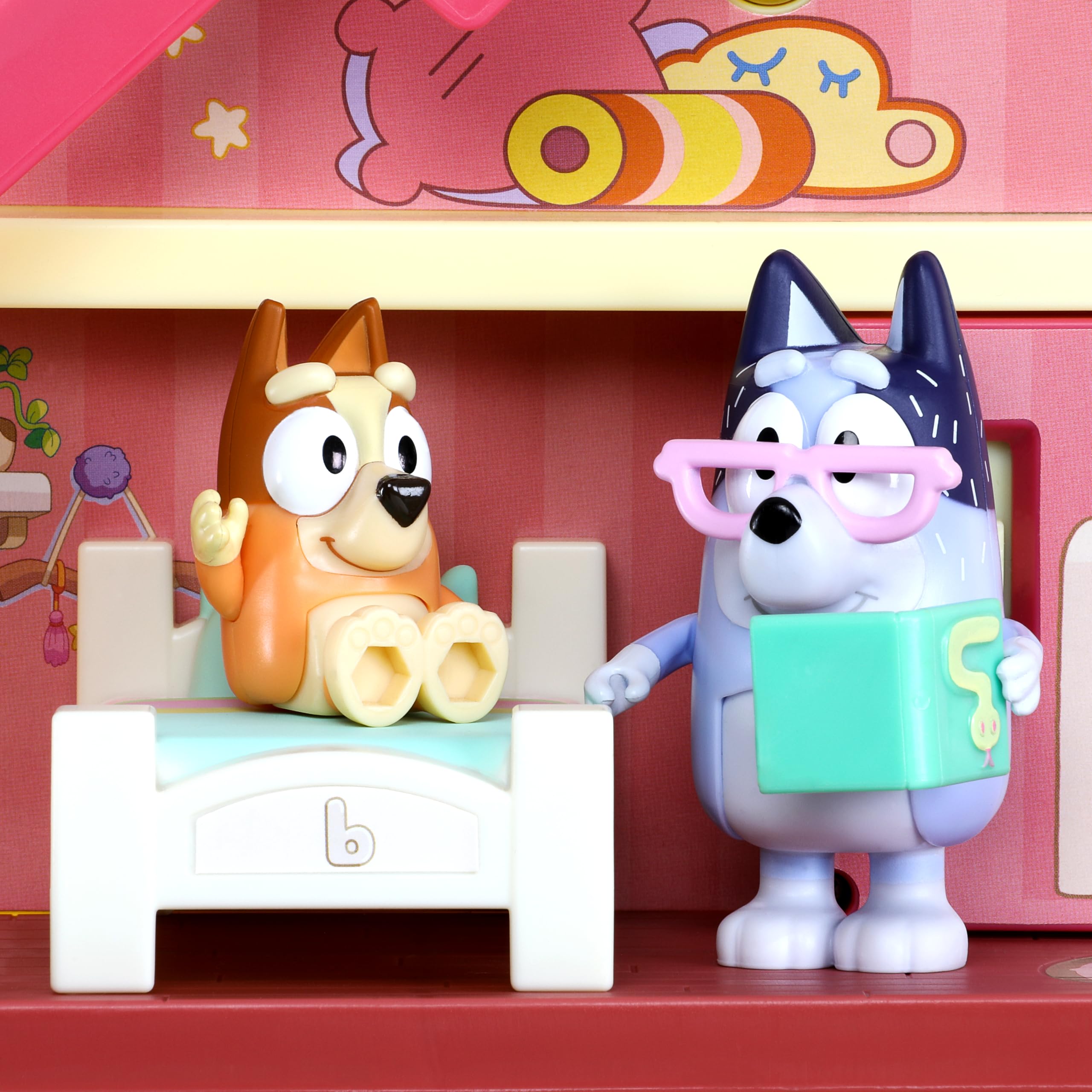moose toys Bluey Ultimate Lights and Sounds Playhouse and Toy Box with 29 Accessories | Amazon Exclusive 4