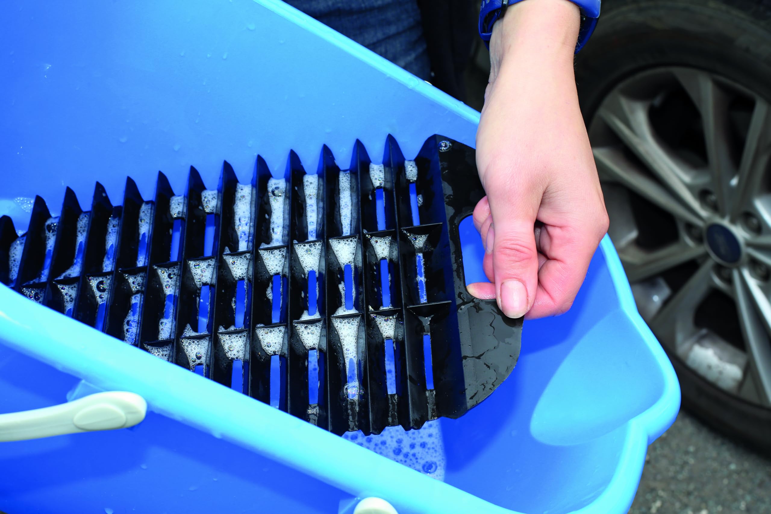 Laser - 8737 15L Bucket with Removable Dirt Trap 3