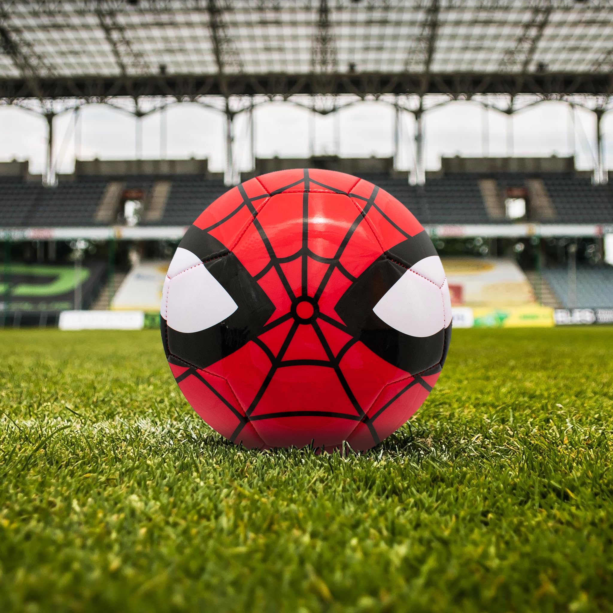 Hy-Pro Spiderman Football Gift Set - Size 3 Ball, Pump & Water Bottle 8