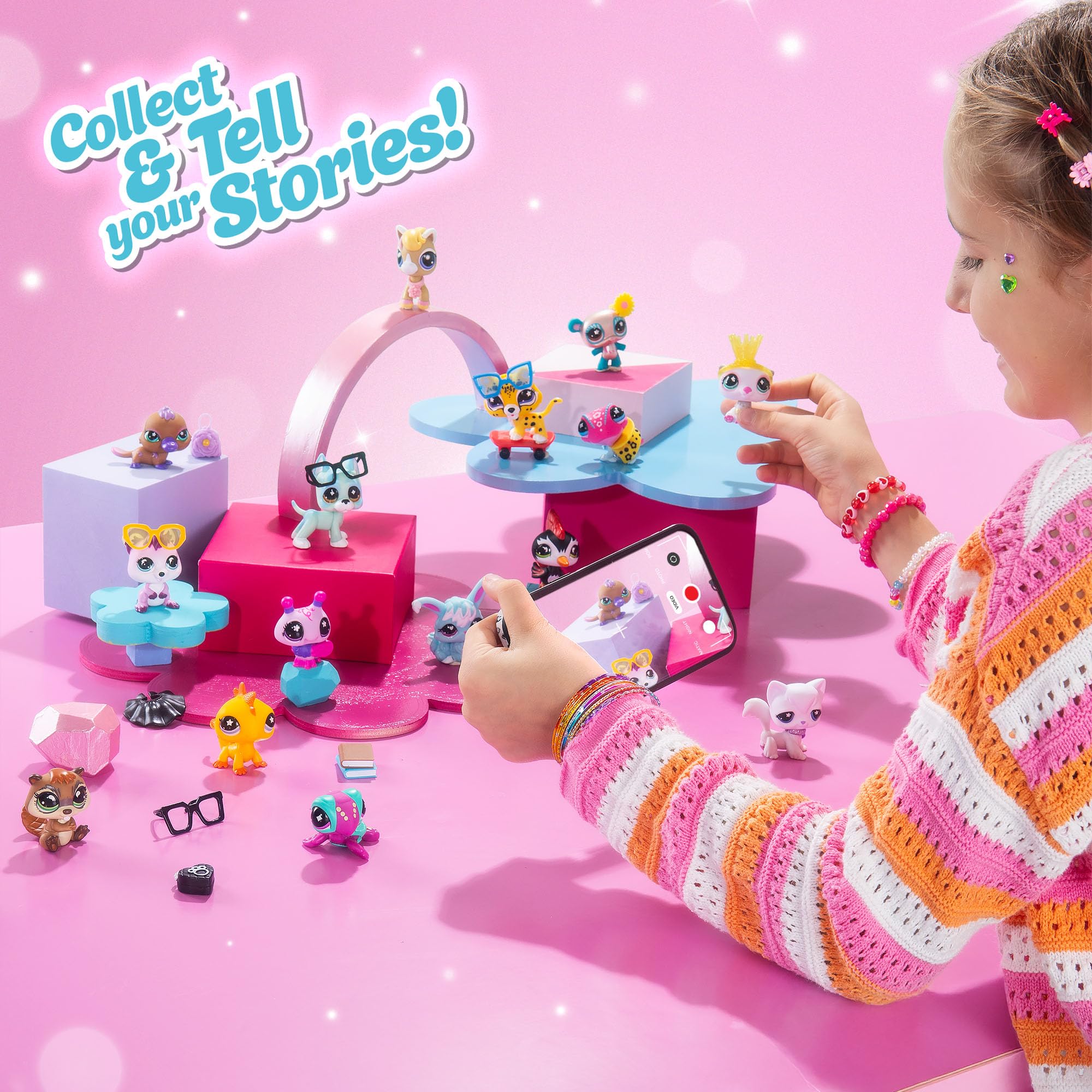 Littlest Pet Shop Pastel Trendy Poodle Figure with 9 Accessories & Virtual Code | Ages 4+ 6