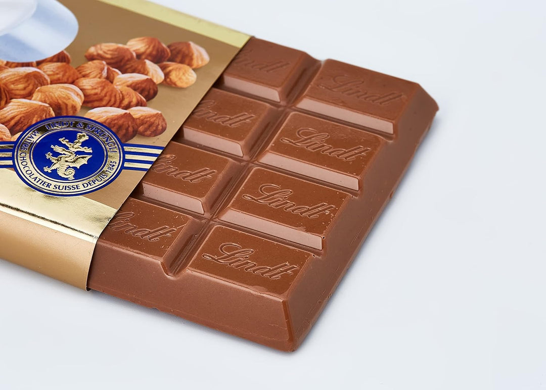 Lindt Swiss Milk Chocolate and Crunchy Hazelnut Gold Bar 300 g