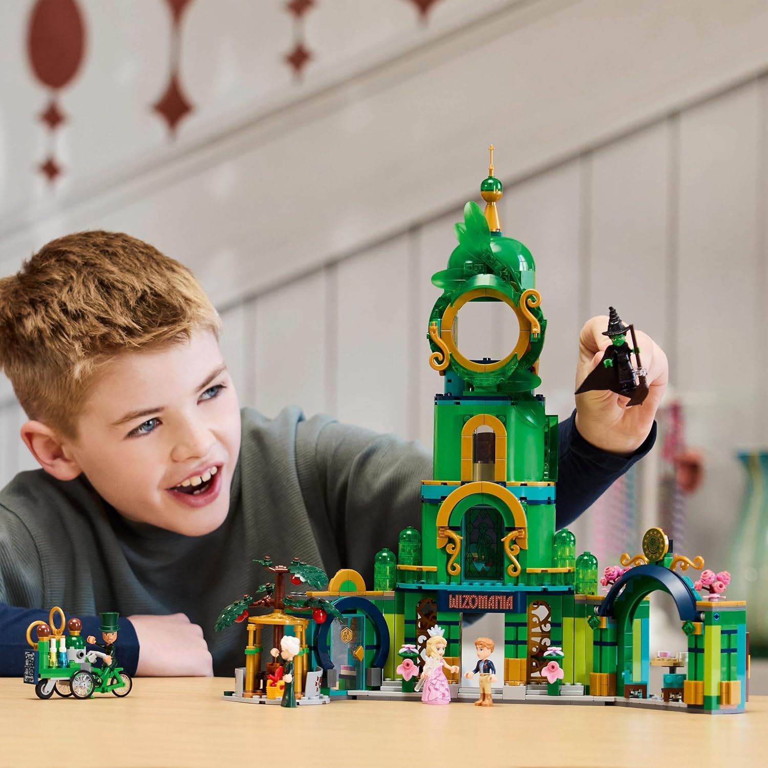 LEGO Wicked Welcome to Emerald City Set - 3-Story Building Toy with 5 Mini-Dolls 5