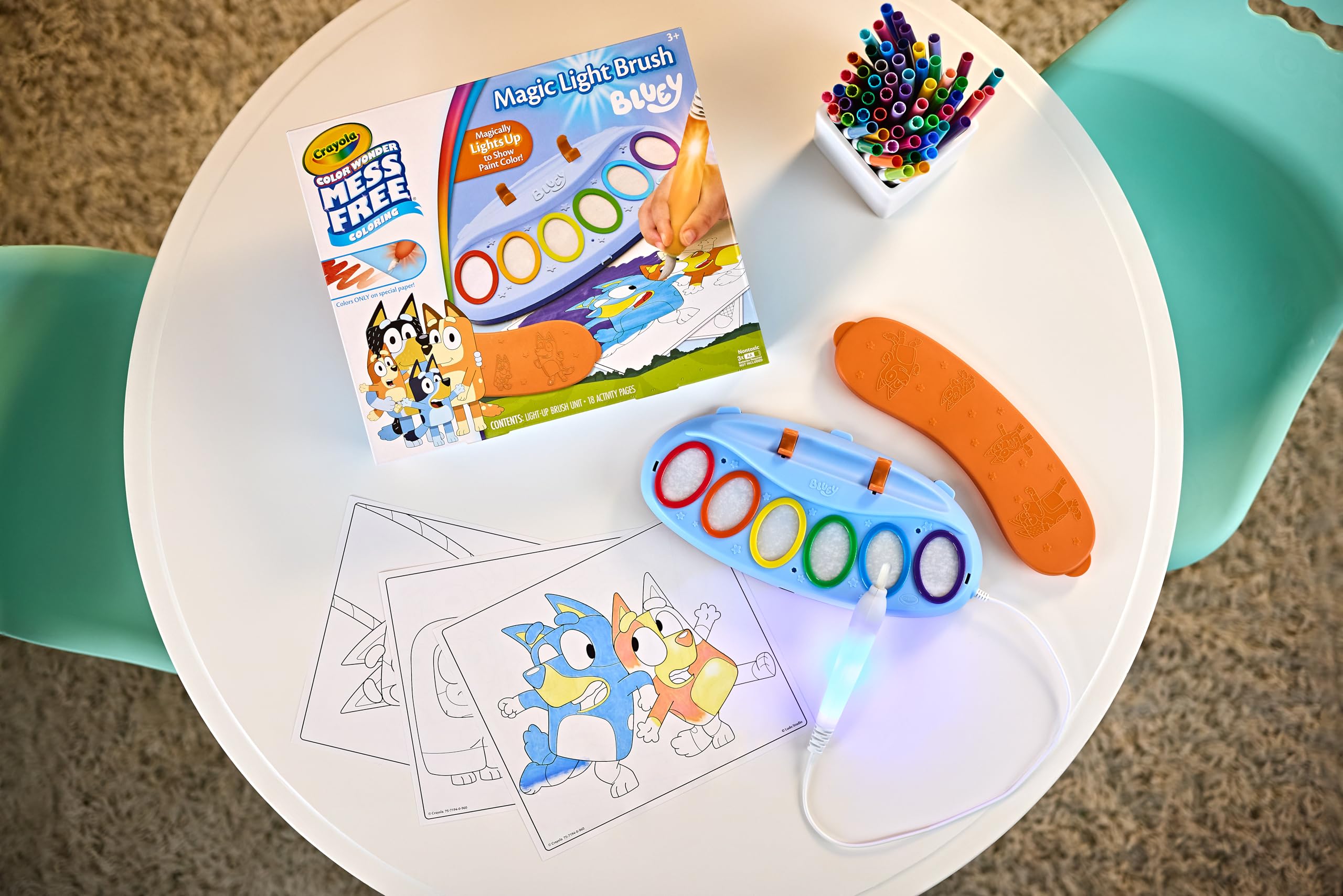 CRAYOLA Bluey Colour Wonder Magic Light Brush Craft Kit - Mess Free Painting for Ages 3+ 4