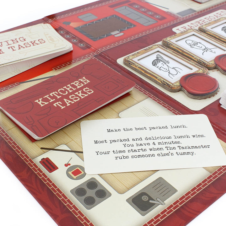 Ginger Fox Taskmaster-Brettspiel – Messen Sie sich mit Familie und Freunden bei lächerlichen Aufgaben, um zum Taskmaster-Champion gekrönt zu werden