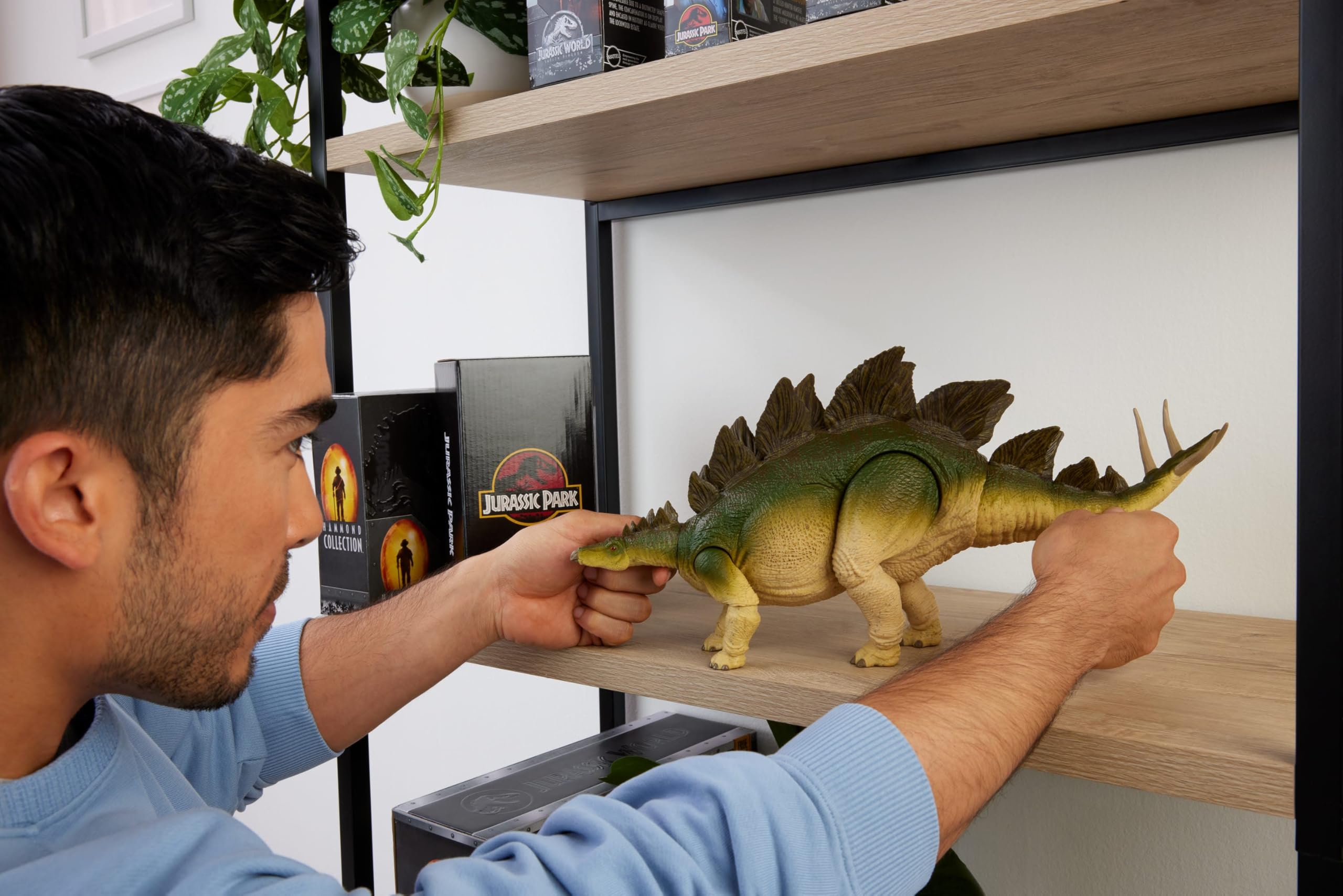 Mattel Jurassic World Hammond Collection Stegosaurus Action Figure | 20.75 cm | 15 Points of Articulation
