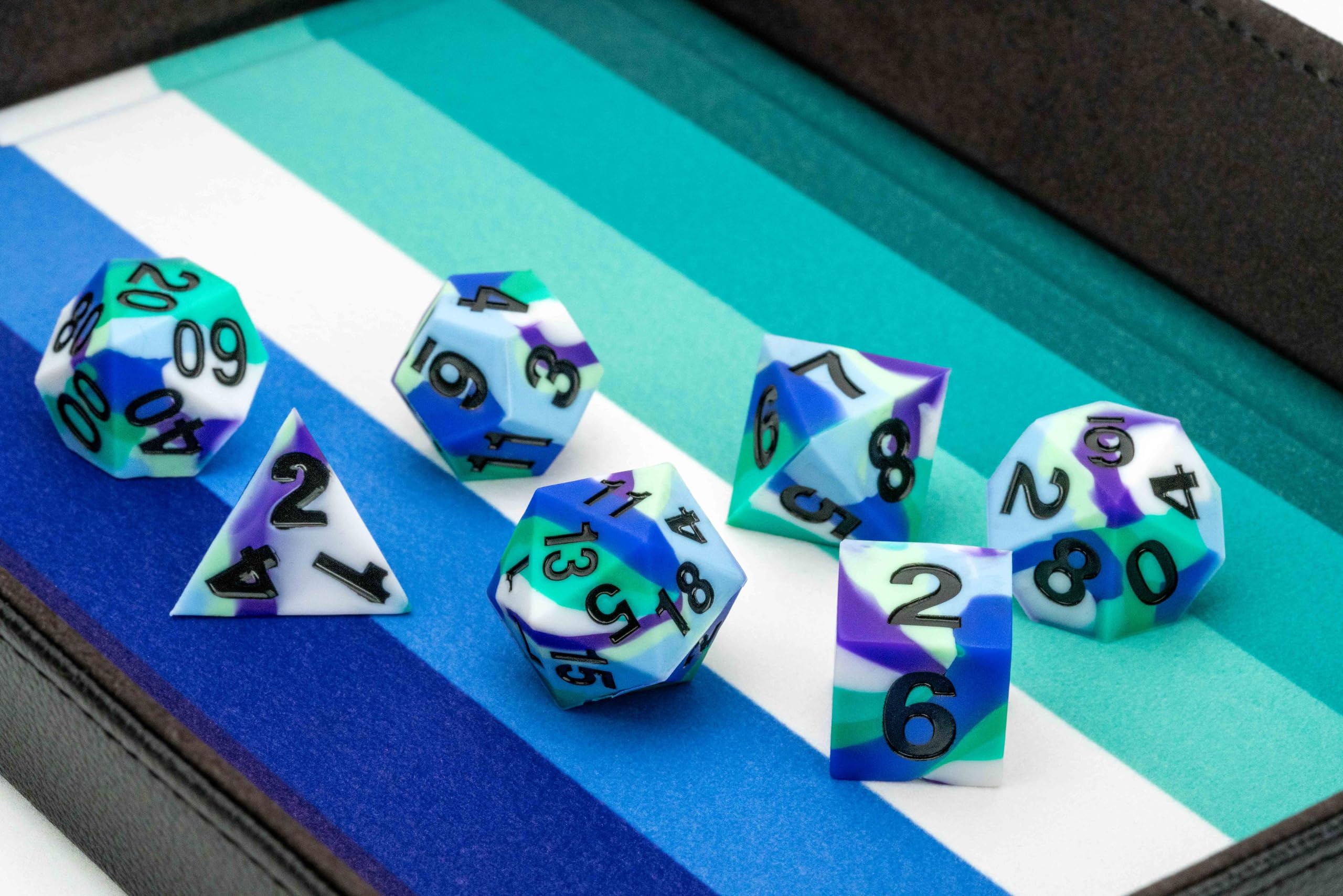 Metallic Dice Games FanRoll 16mm Pride Sharp Edge Silicone Rubber Polyhedral Dice Set 5