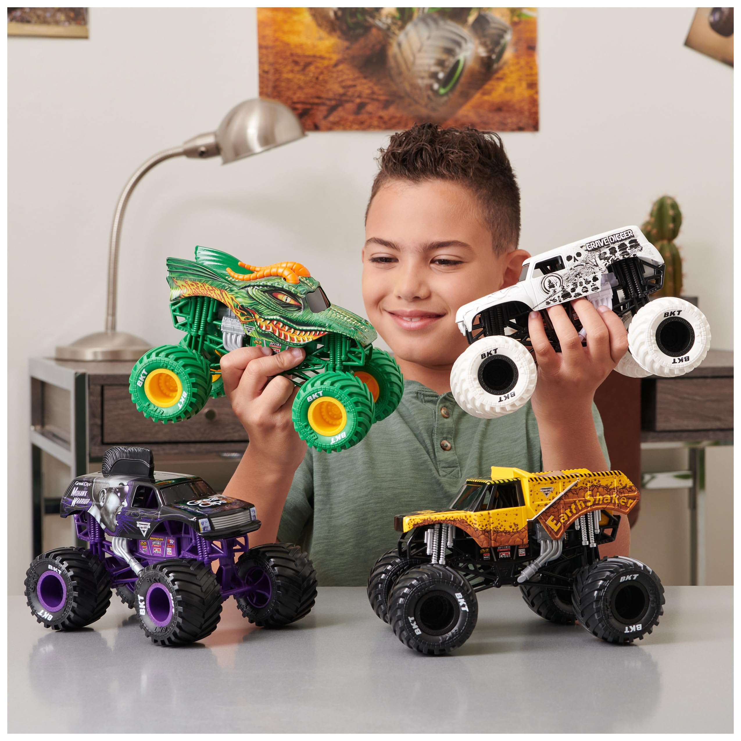 Monster Jam Dalmatian 1:24 Scale Die-Cast Monster Truck | Working Suspension | Rubber BKT Tires 6