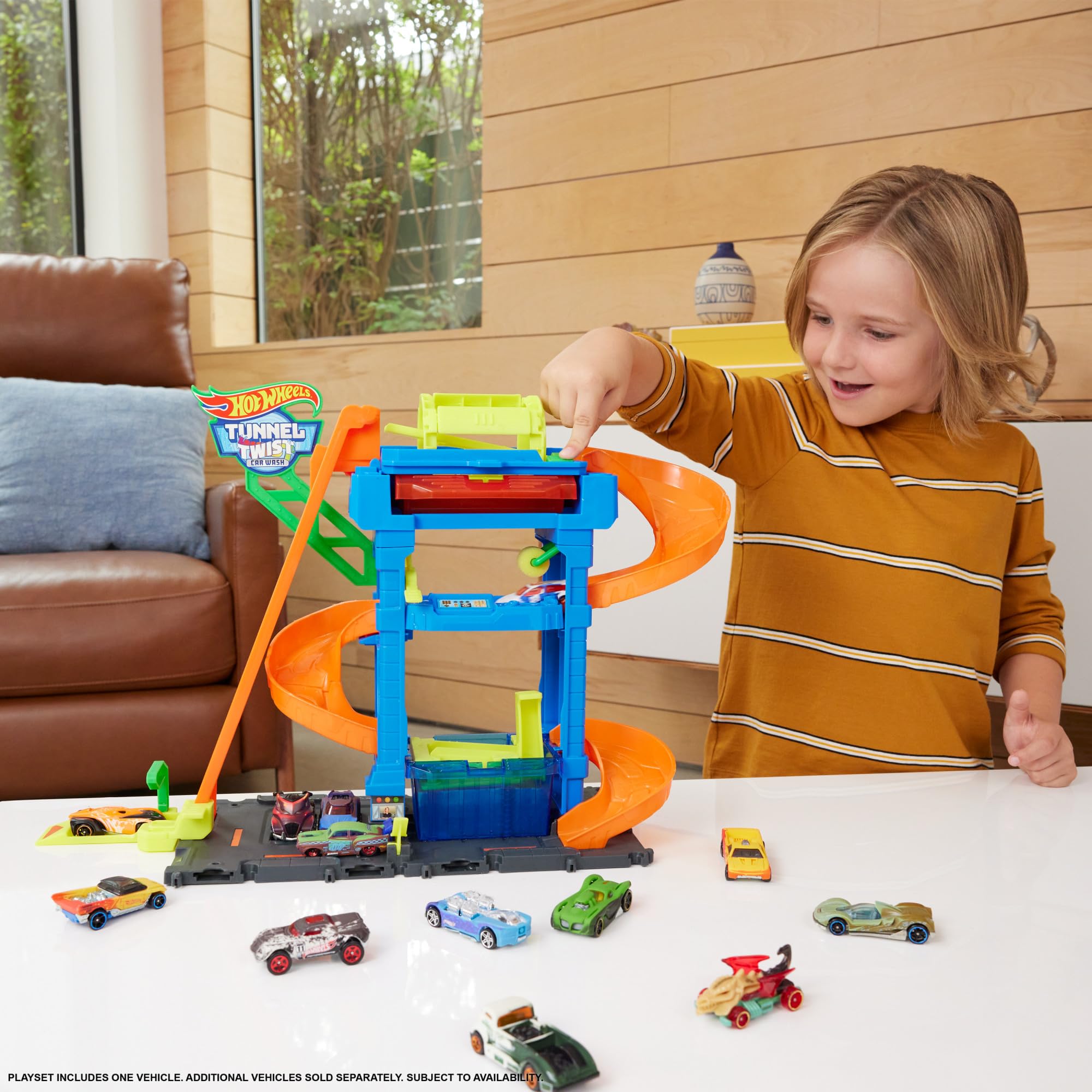 Hot Wheels City Tunnel Twist Car Wash - Color Shifting Toy Car Playset 6