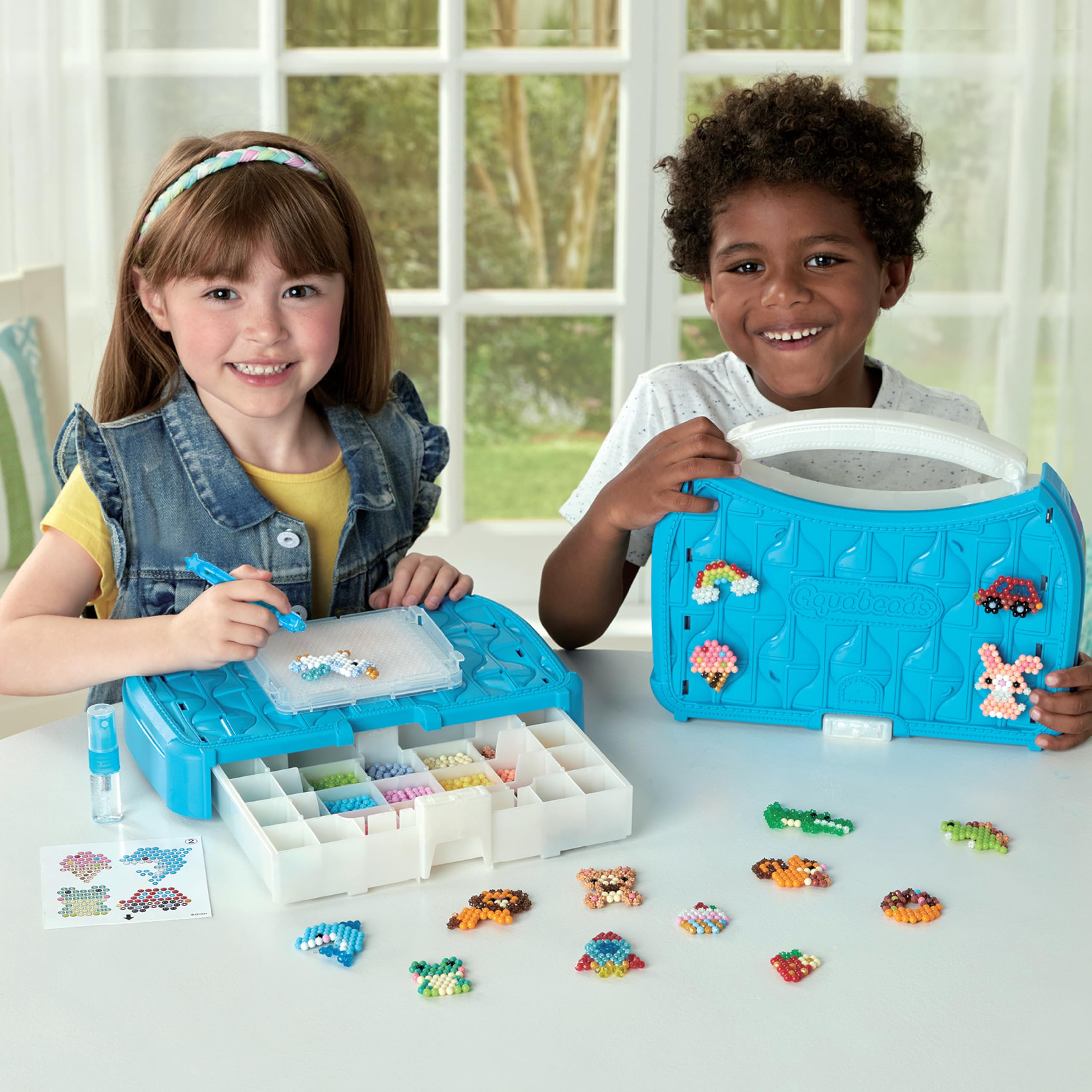 Aquabeads Beginner's Craft Studio 35087 - 900 Beads 25 Colors with Carry Case & Templates 5