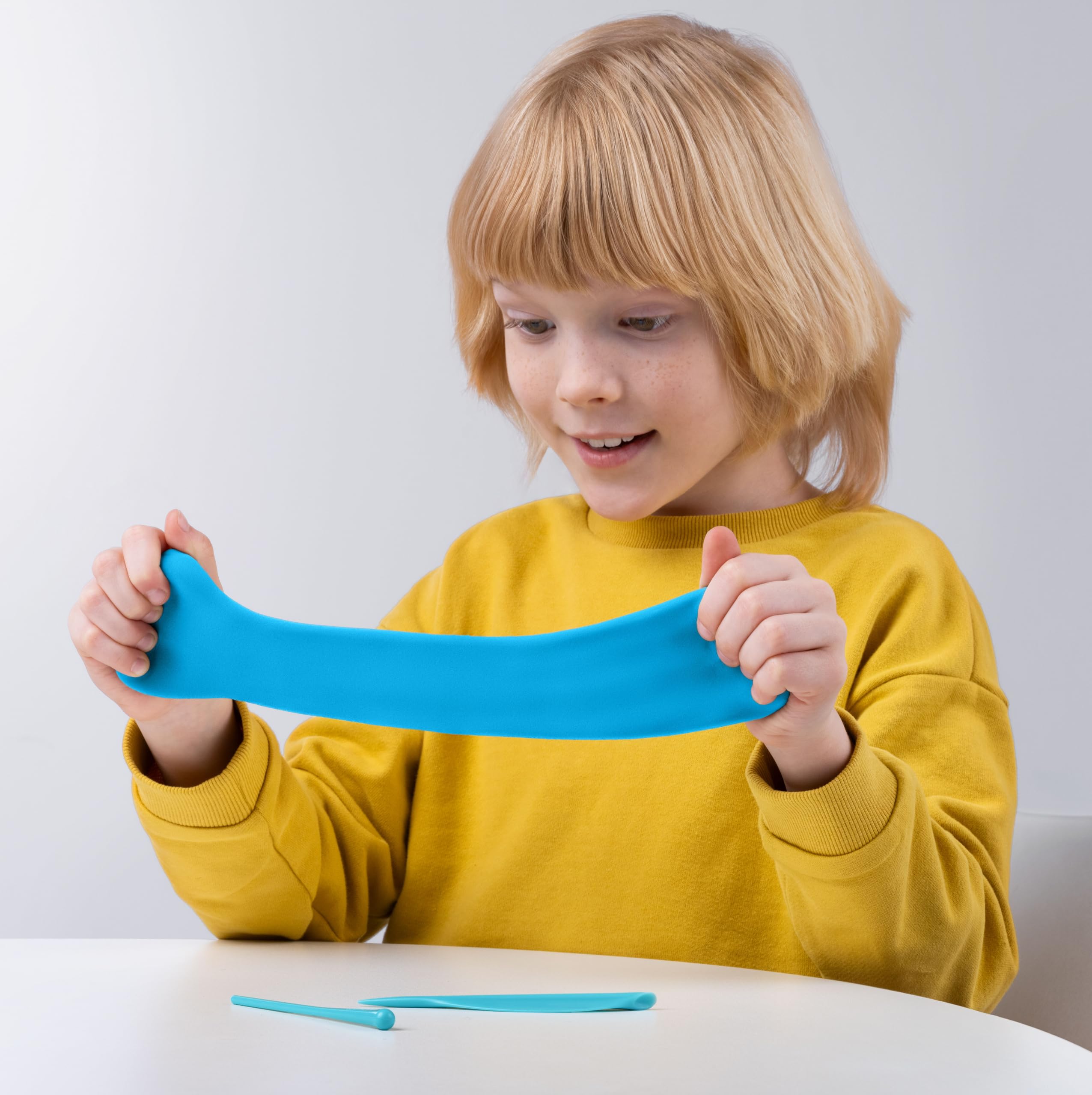 Hey Clay Aliens Set - Air Dry Clay Kit for Kids with 15 Vibrant Colors 9