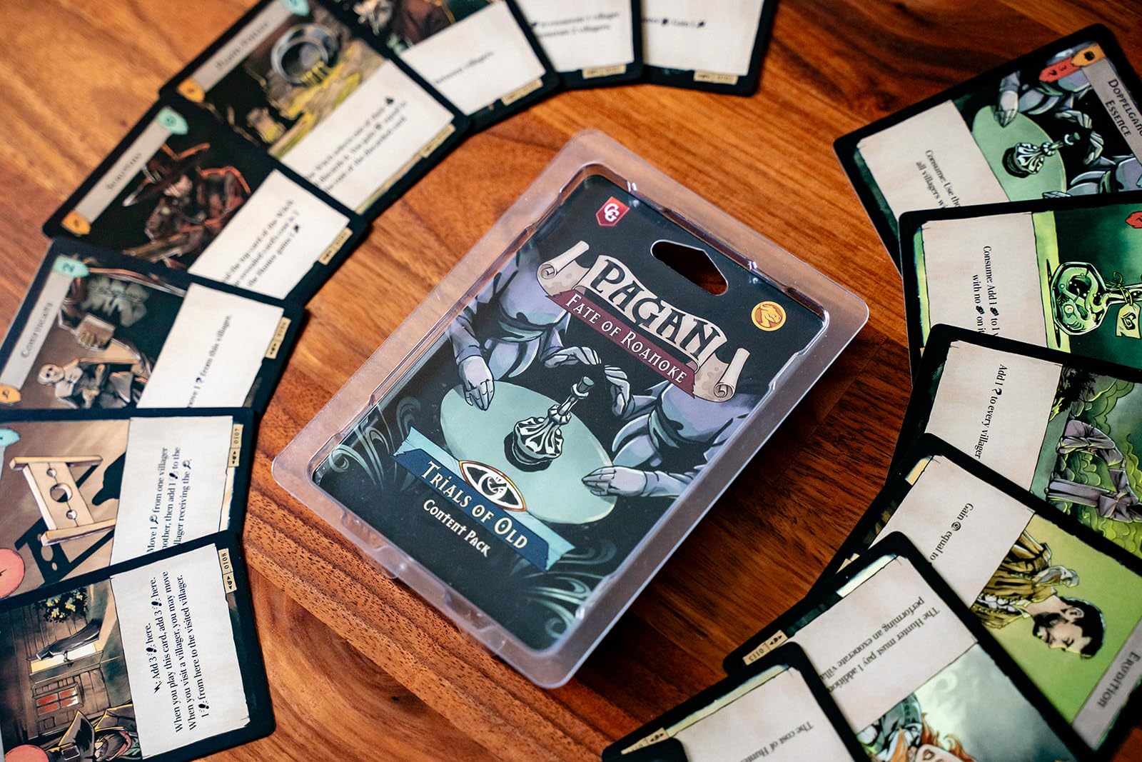 Capstone Games Pagan: Fate of Roanoke Trials of Old Erweiterungspaket – Asymmetrisches Deduktionskartenspiel für 2 Spieler 7