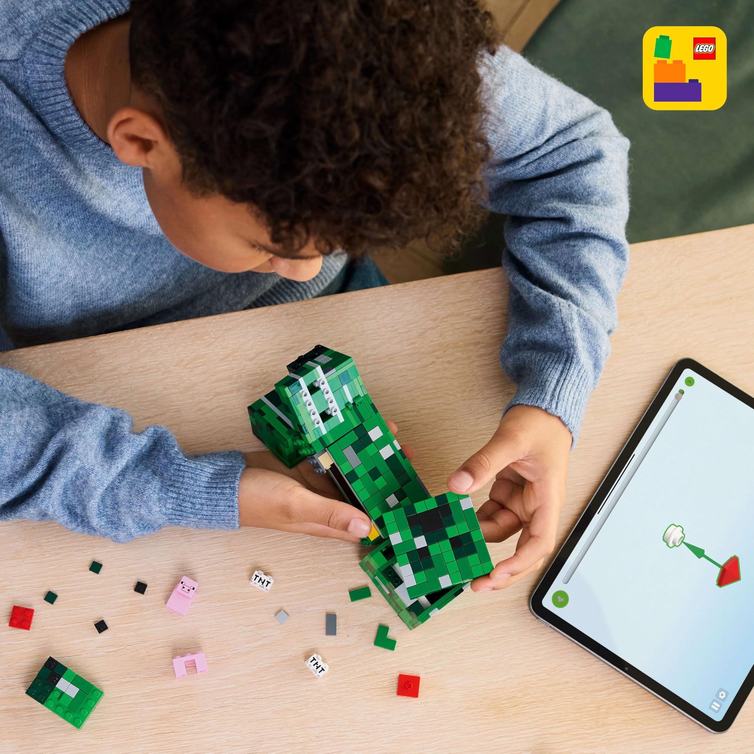 LEGO Minecraft The Creeper Toy - 665-Piece Buildable Posable Figure with Hidden Compartment 8