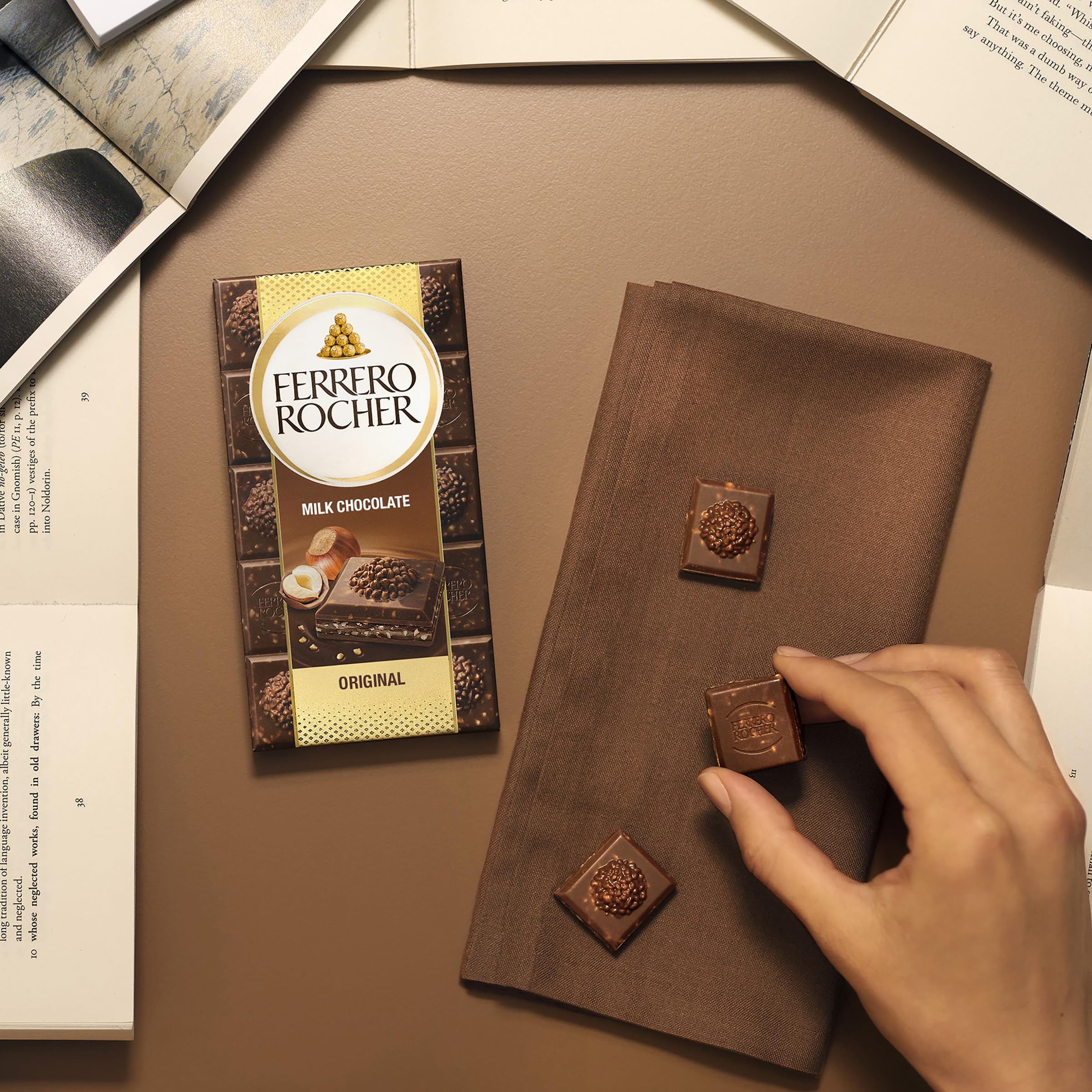 Ferrero Rocher Original Milk Chocolate Bar with Hazelnuts, 90g 5