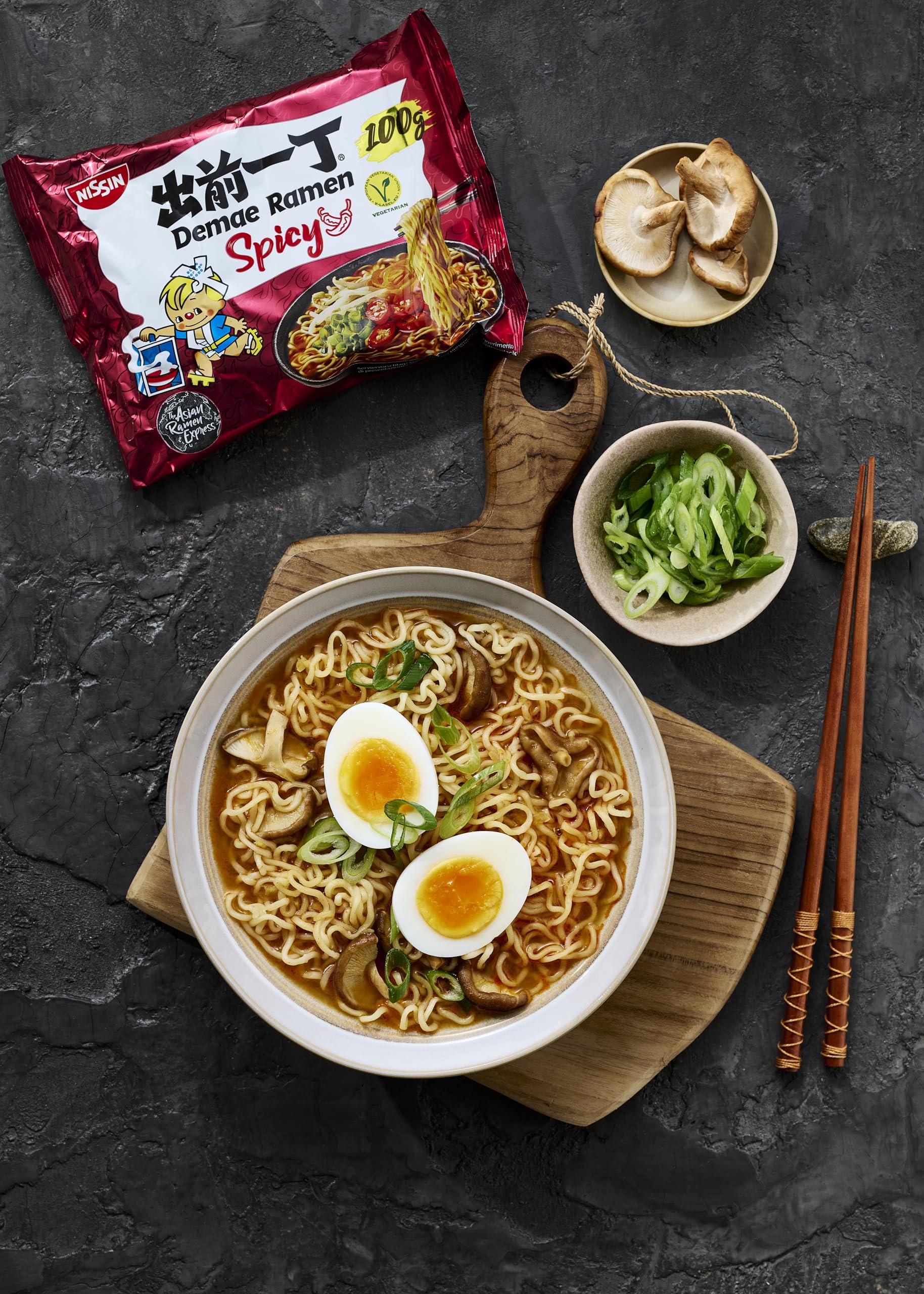 NISSIN Ramen Spicy Flavoured Instant Noodles, 100g (Pack of 10) 3