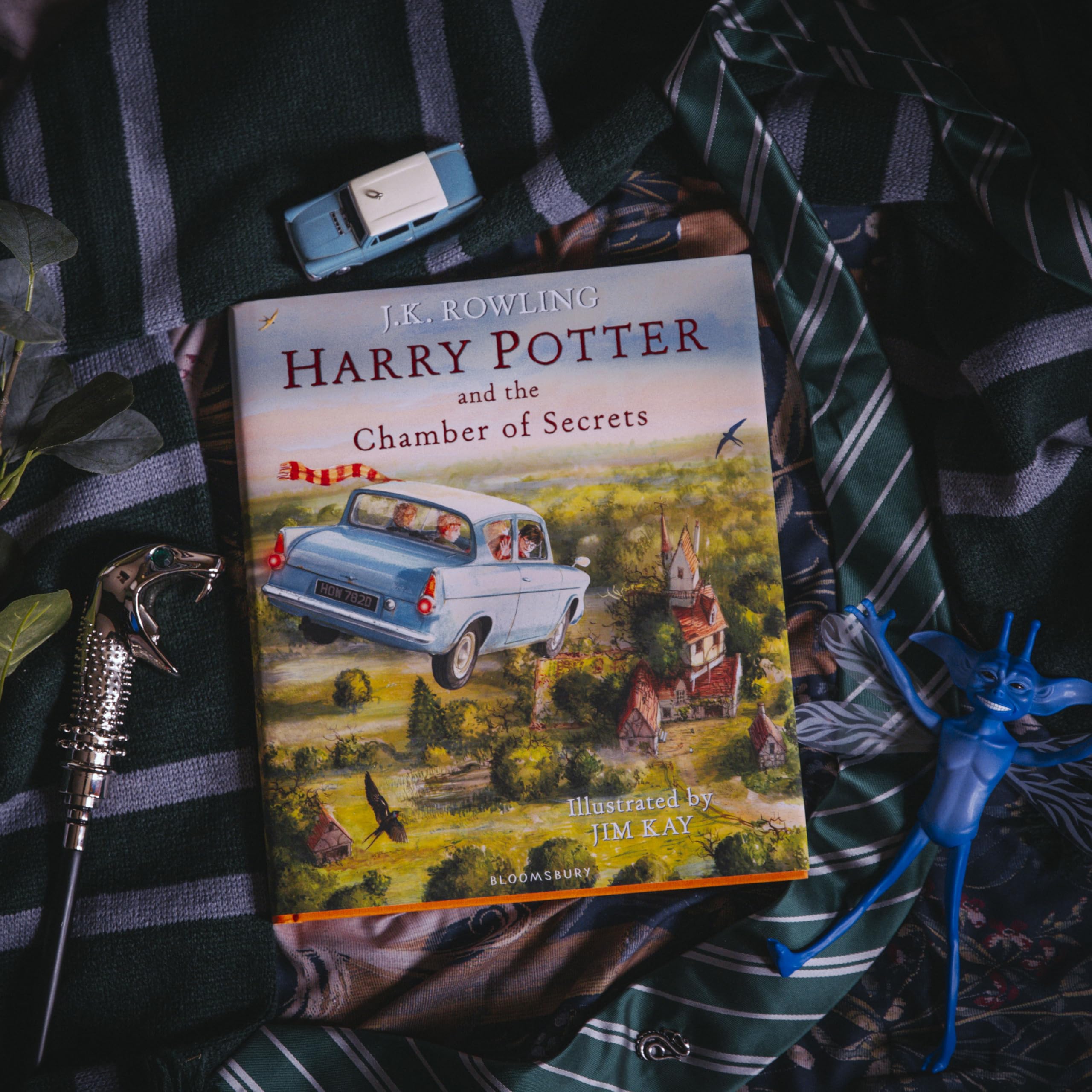 Harry Potter and the Chamber of Secrets: Illustrated Edition - Hardcover | 272 Pages | Ages 7+ 8