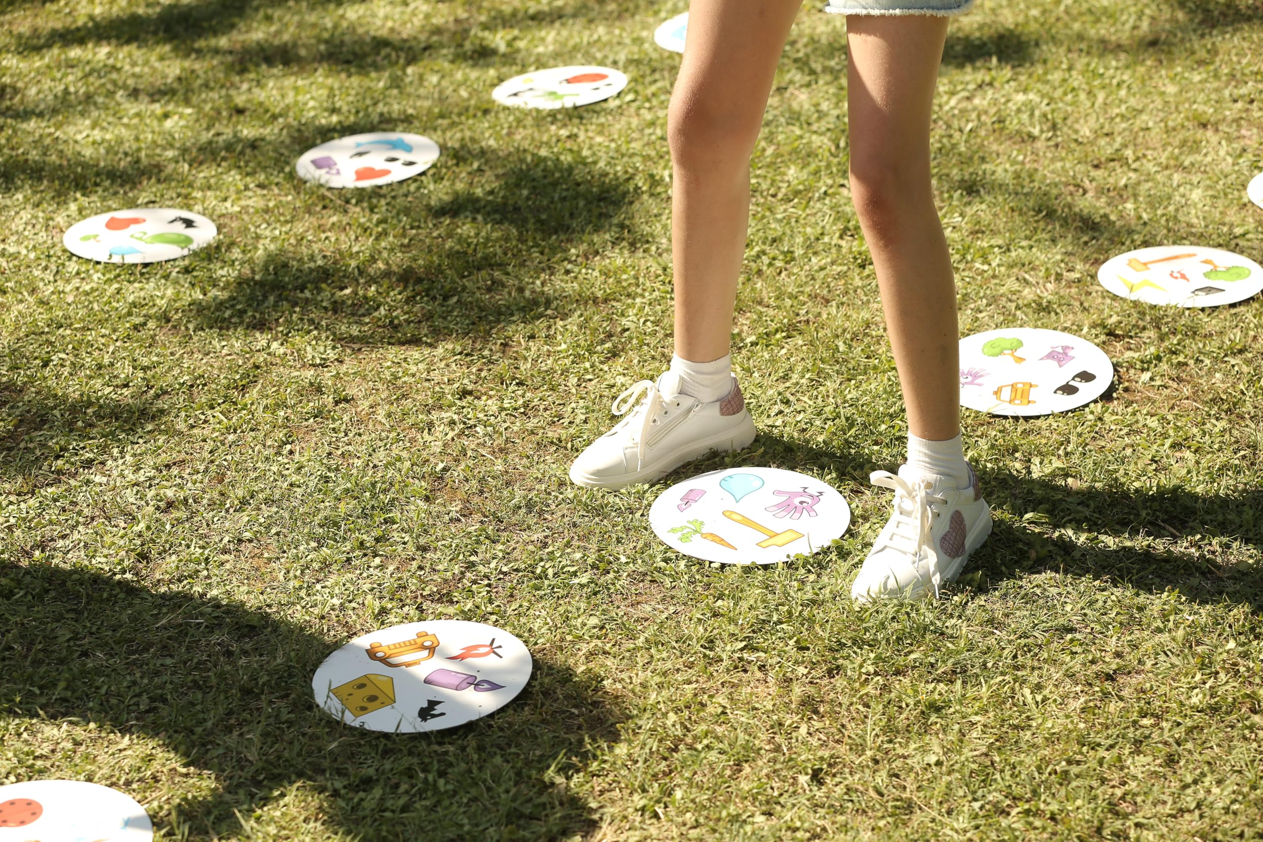 Asmodee Dobble Giant Partykartenspiel für Familien 4