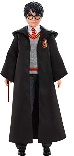 Muñeca FYM50 de Harry Potter con túnica y varita de Hogwarts