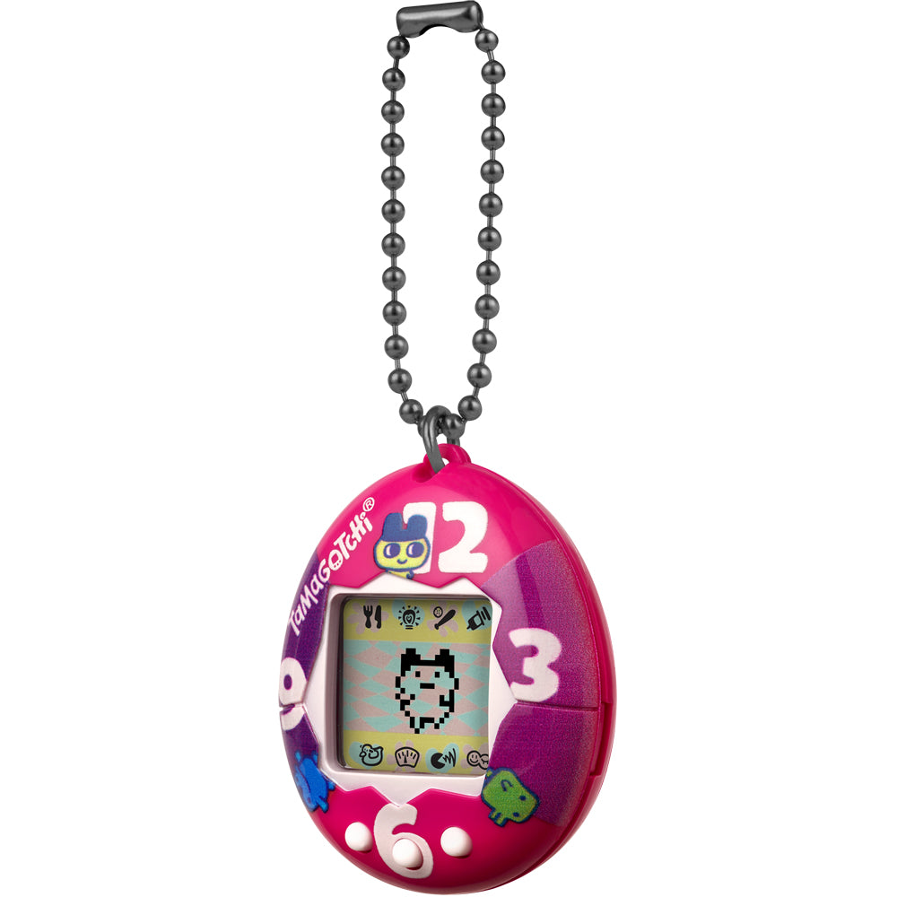 Bandai Tamagotchi Original – „Lila-Pink-Uhr“-Muschel mit Kette – Das Original-Virtual-Reality-Haustier – Beobachten Sie, wie Ihr Charakter wächst und Spiele spielt – Retro-Spielzeug-Schlüsselanhänger im Stil der 90er