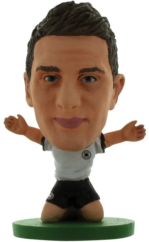 SoccerStarz Germany International Figurine Blister Pack con el kit de local de Miroslav Klose