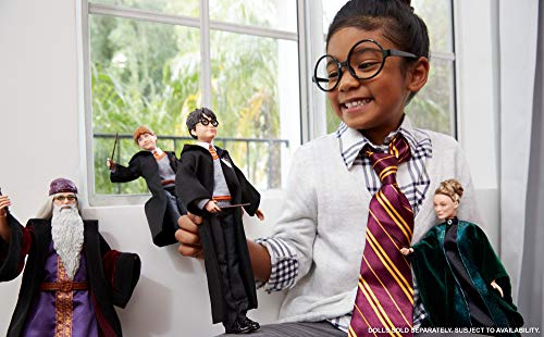 Harry Potter FYM50 Puppe mit Hogwarts Robe und Zauberstab