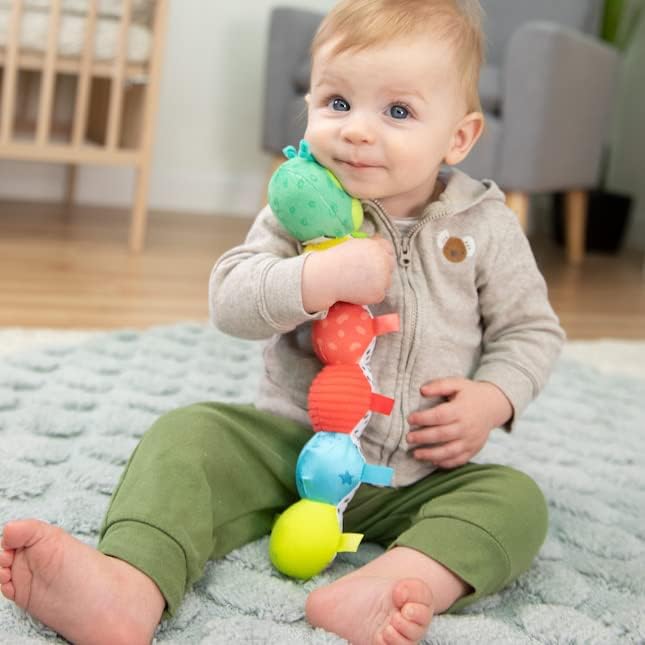 LAMAZE Zappel-Raupe, Spielzeug für Neugeborene, biegsamer Körper und Glockenspiel, sensorisch