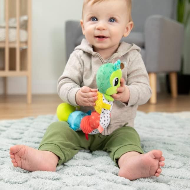 LAMAZE Zappel-Raupe, Spielzeug für Neugeborene, biegsamer Körper und Glockenspiel, sensorisch